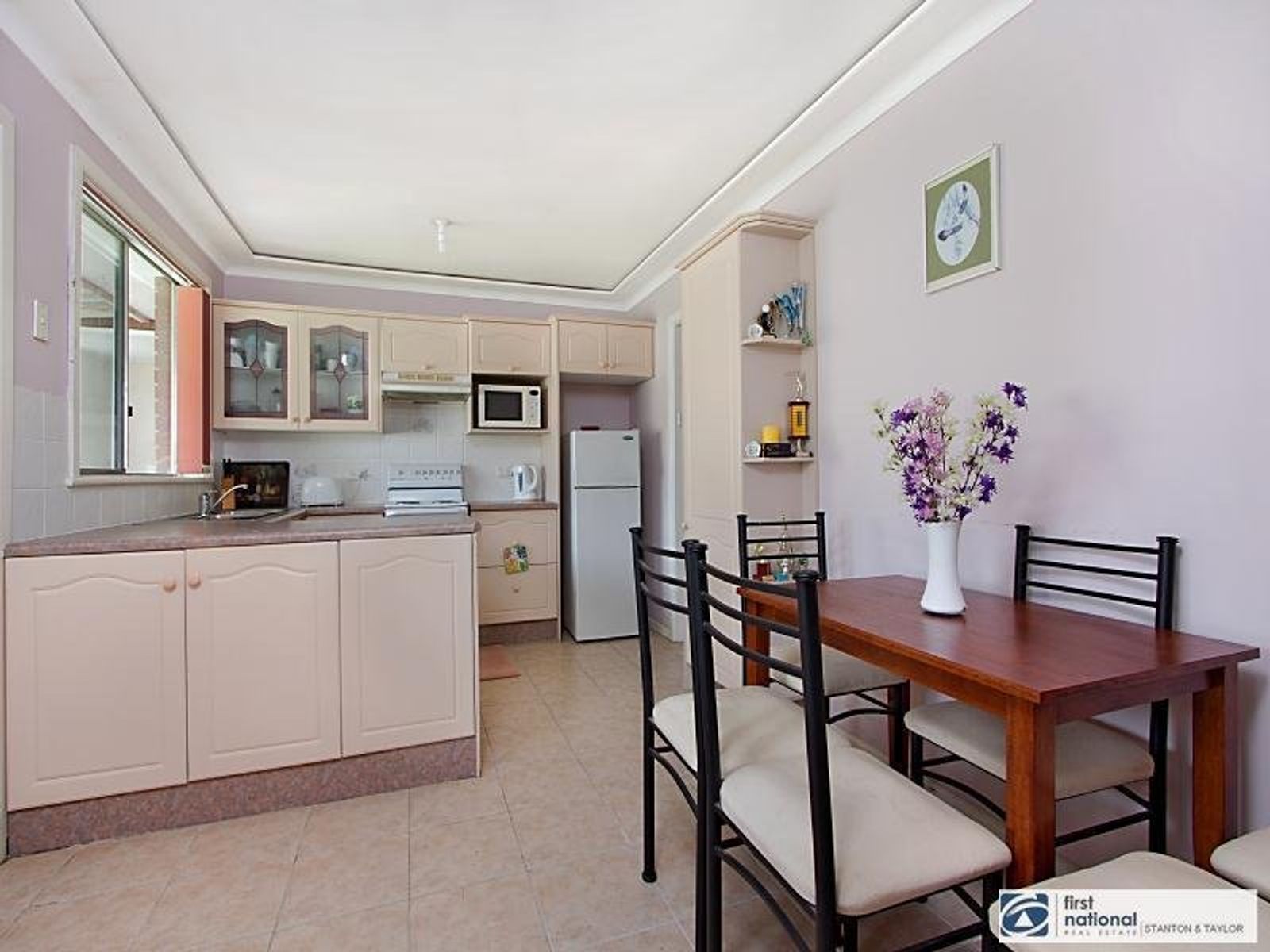 4 Elizabeth Crescent, Kingswood - Thumbnail 2