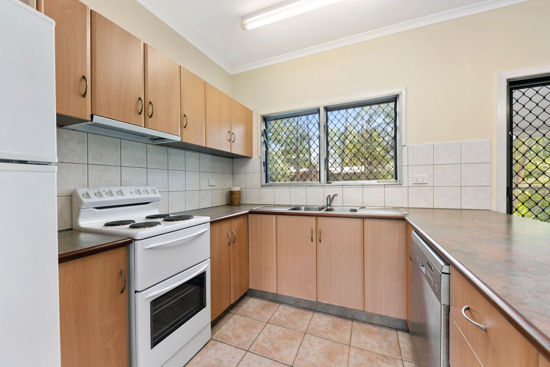 16 Pott Street, Moil NT 0810, Moil - Thumbnail 5