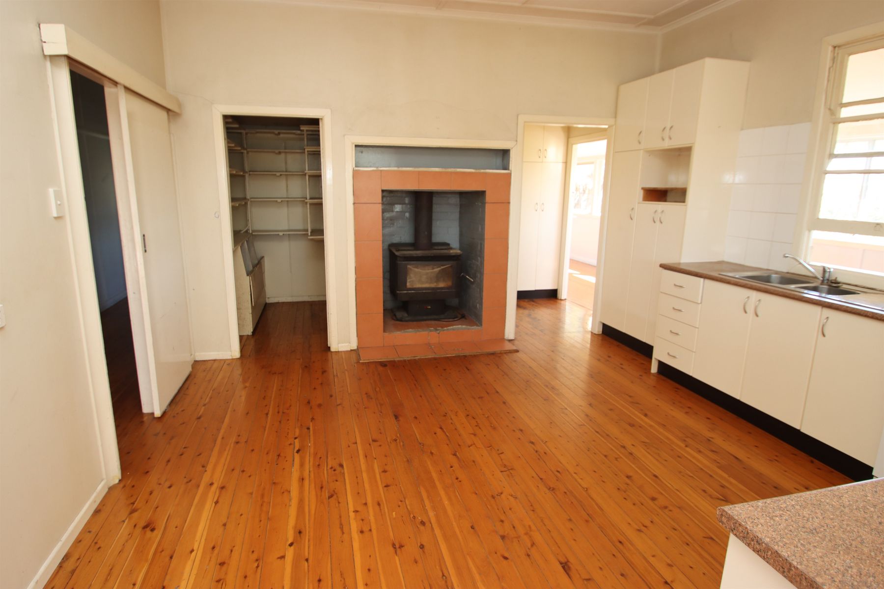 180 Cowper Street, Tenterfield NSW 2372, Tenterfield - Thumbnail 7