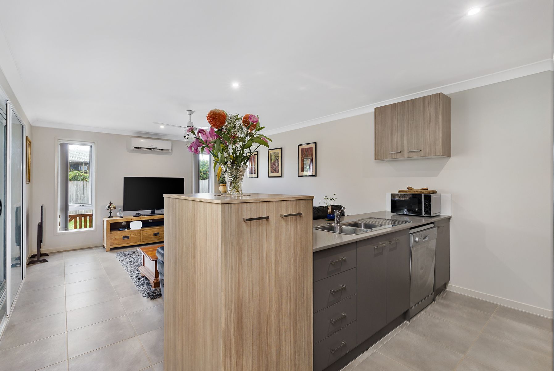 256 Bloomfield Street, Cleveland QLD 4163, Cleveland - Thumbnail 2