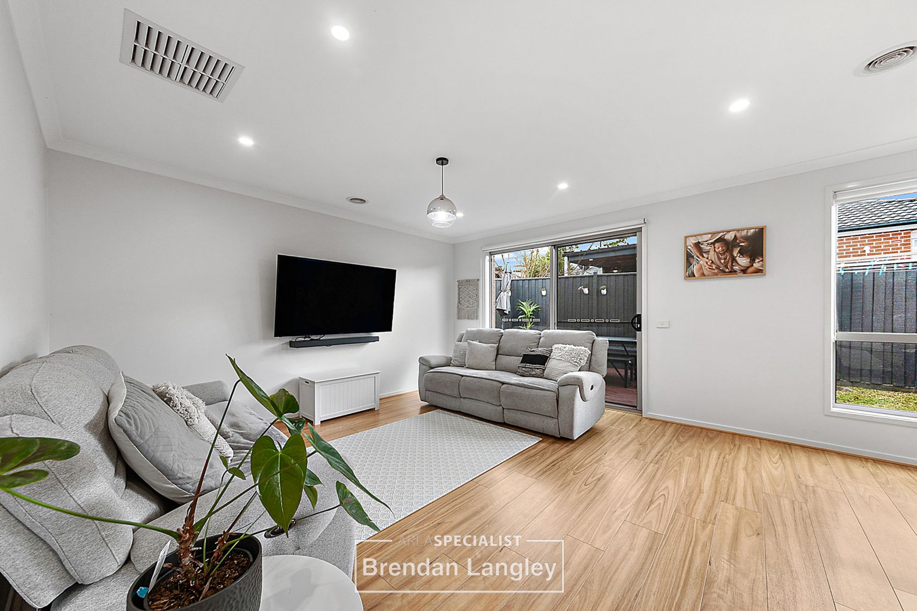 62 Belmont Crescent, Pakenham, VIC 3810, Pakenham - Thumbnail 3