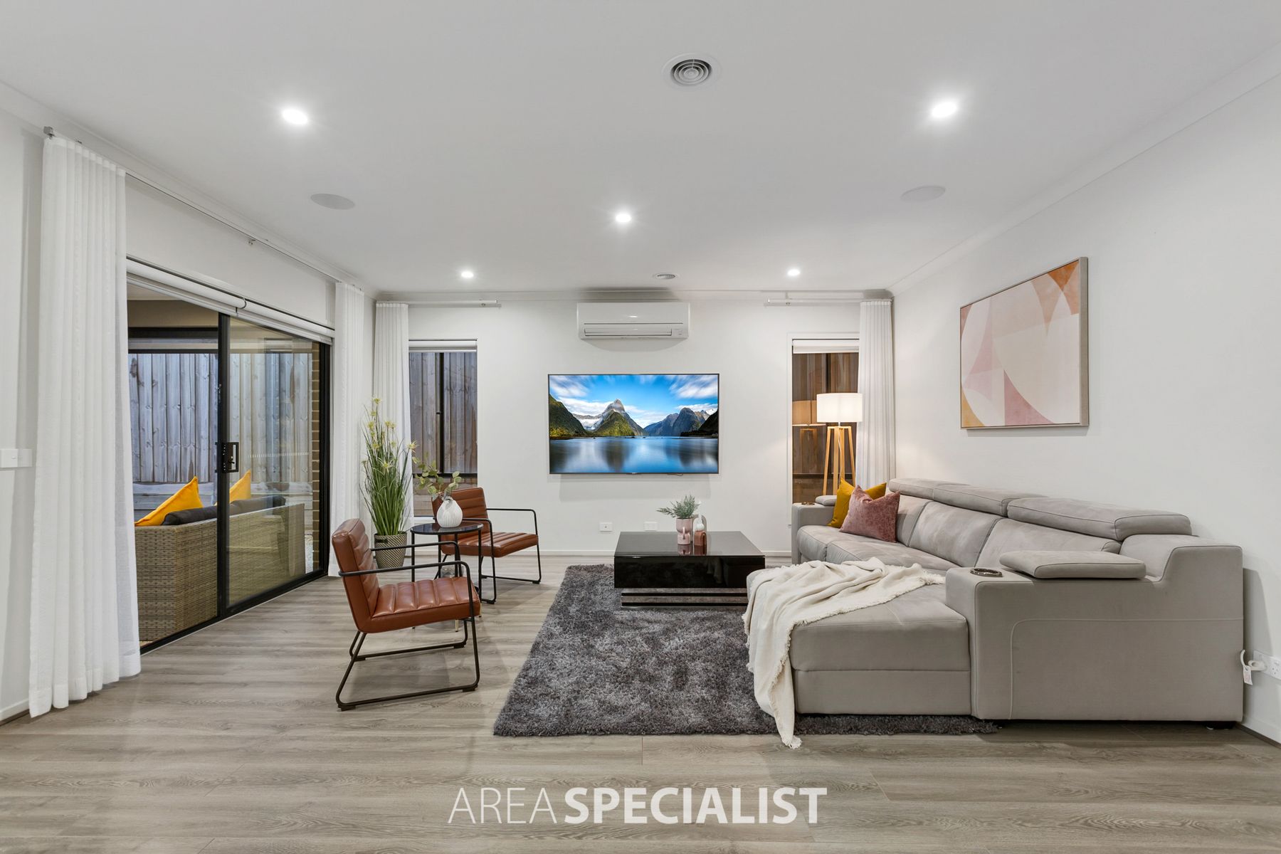 13 Rosanove Street, Clyde North, VIC 3978, Clyde North - Thumbnail 5