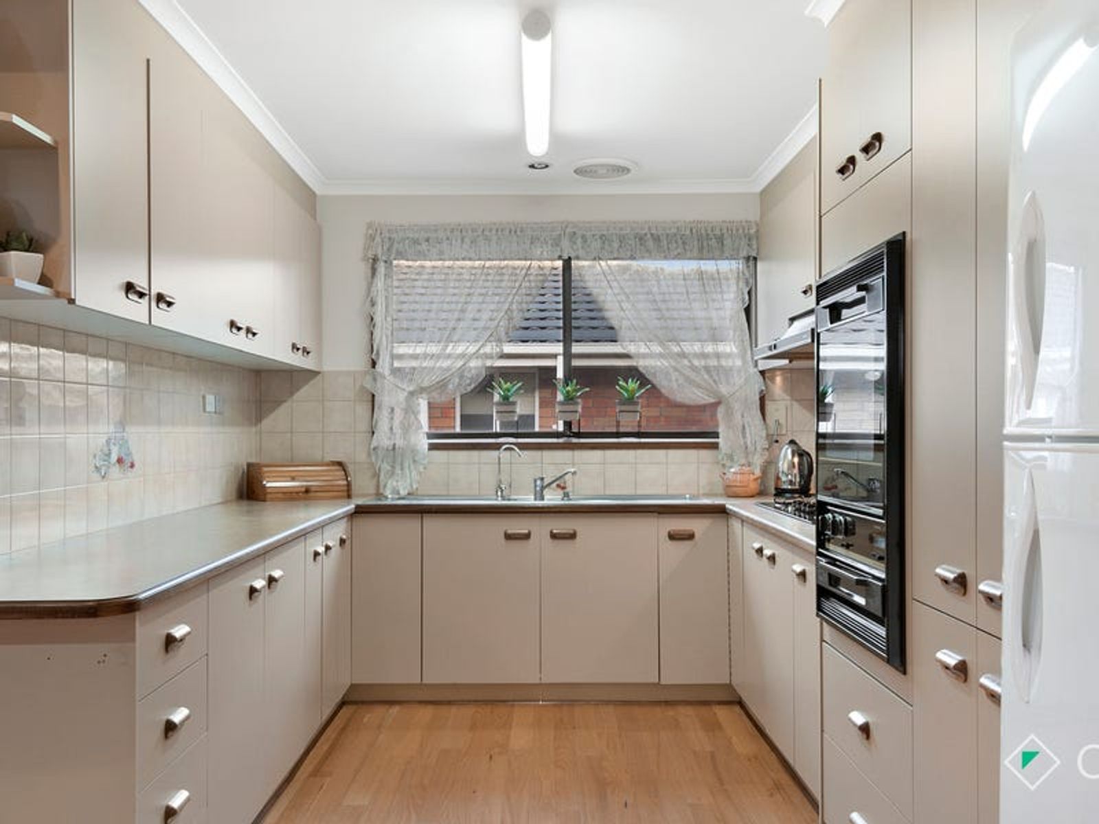 97 Georgette Crescent, Endeavour Hills, VIC 3802, Endeavour Hills - Thumbnail 3