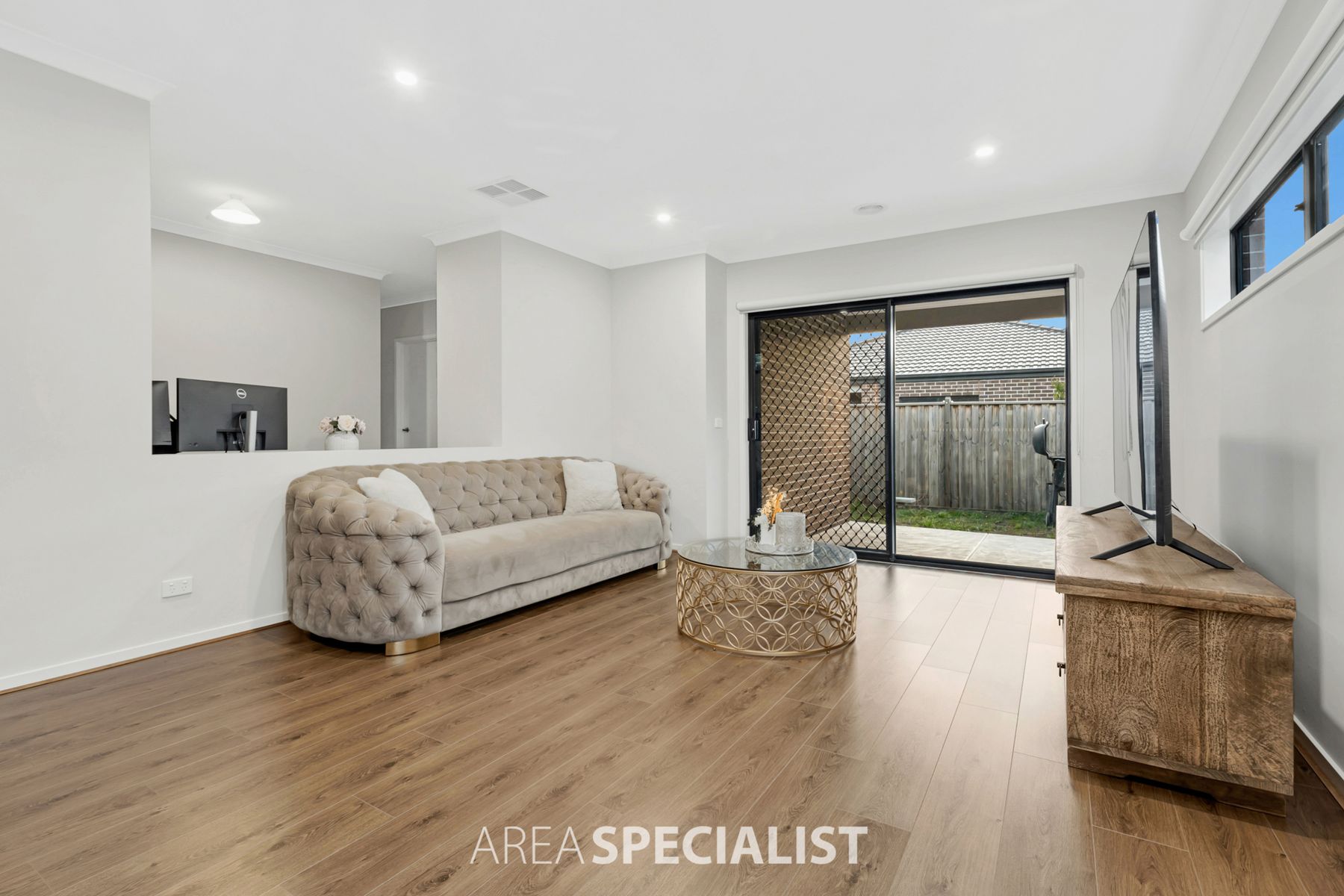 8 Hekela Street, Clyde North, VIC 3978, Clyde North - Thumbnail 3