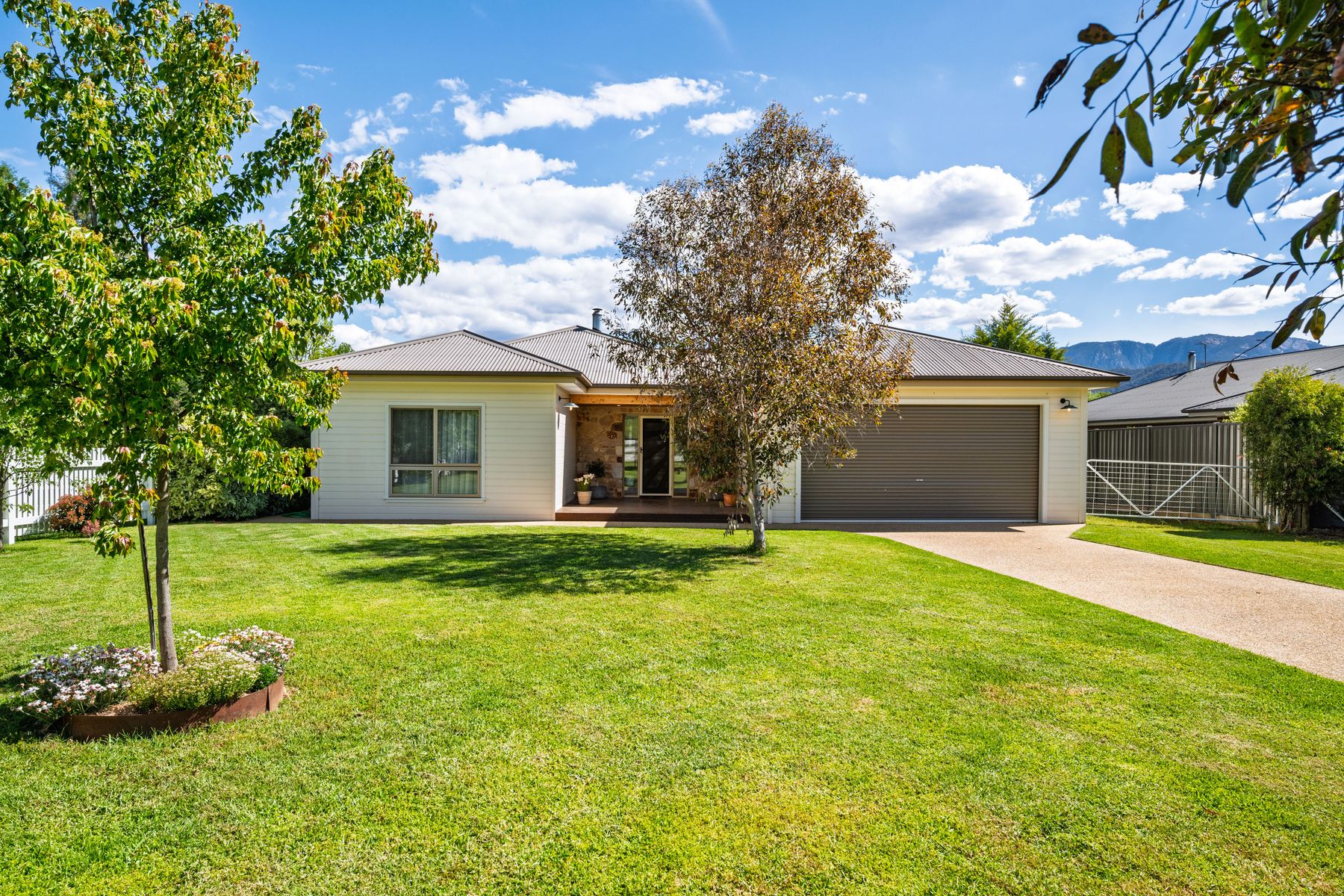 74 Station Street, Porepunkah VIC 3740, Porepunkah - Image 1