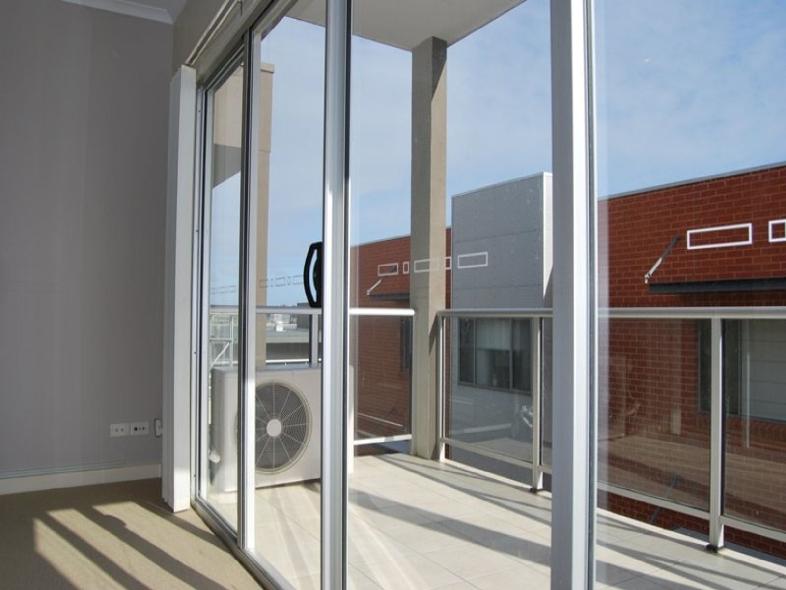 24/21, Mawson Lakes - Thumbnail 2