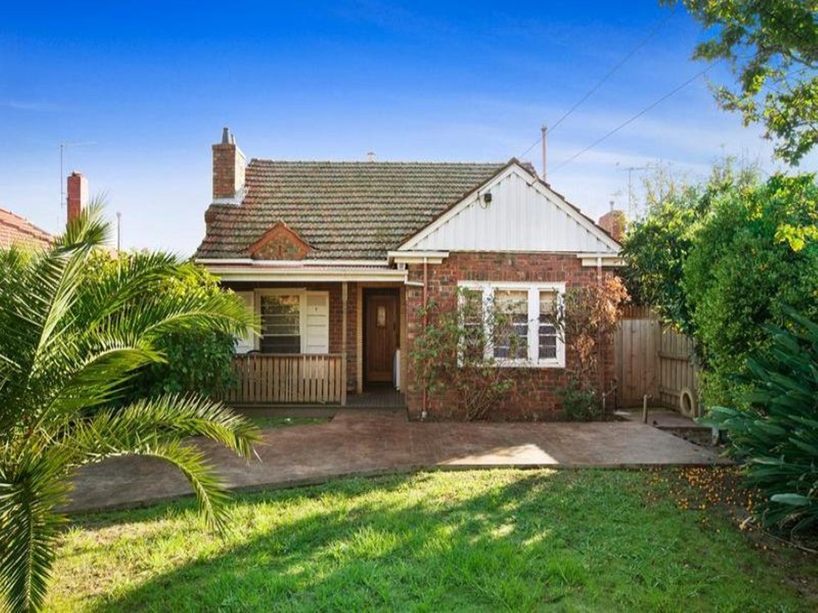 7 Wallace Crescent, Strathmore - Thumbnail 2