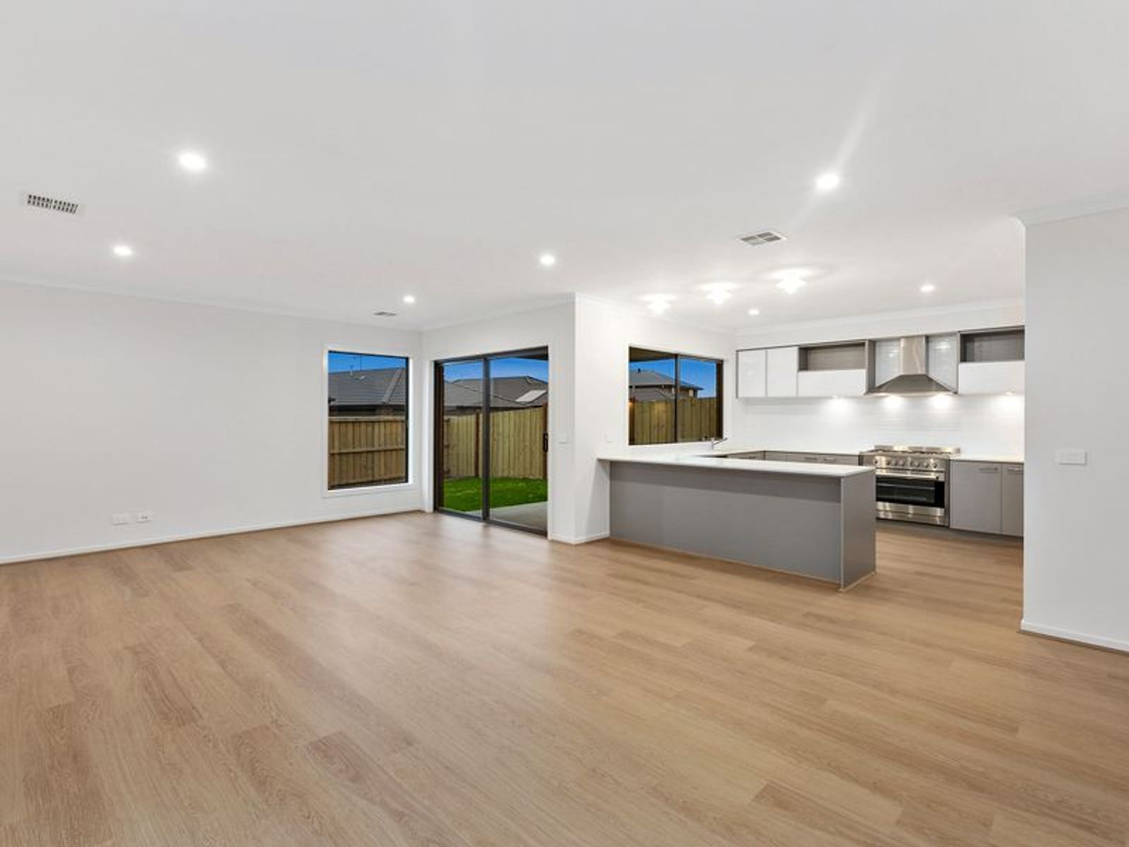 5 Chestnut Avenue, Clyde, VIC 3978, Clyde - Thumbnail 4