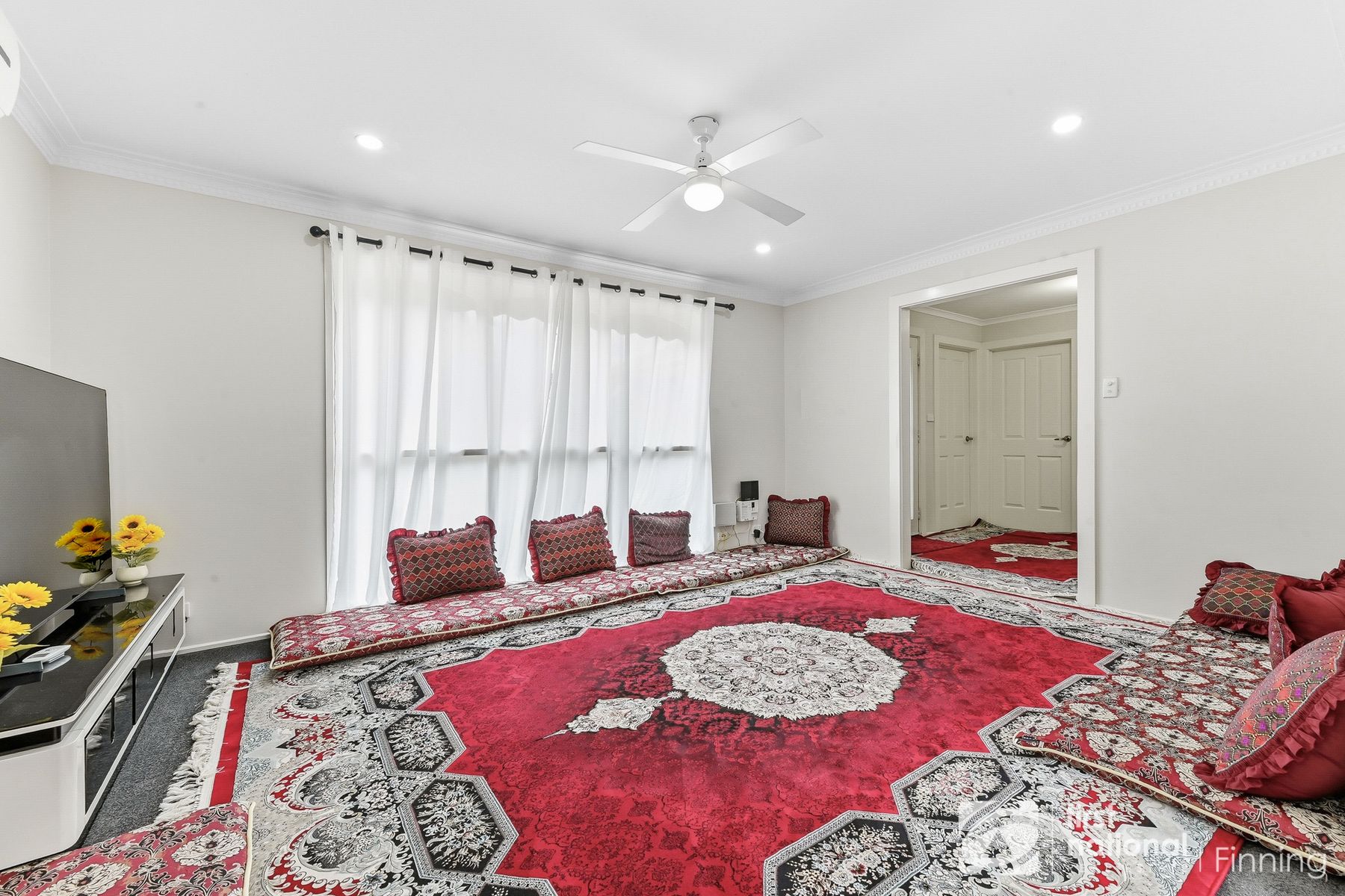 11 Evelyne Avenue, Cranbourne VIC 3977, Cranbourne - Thumbnail 4