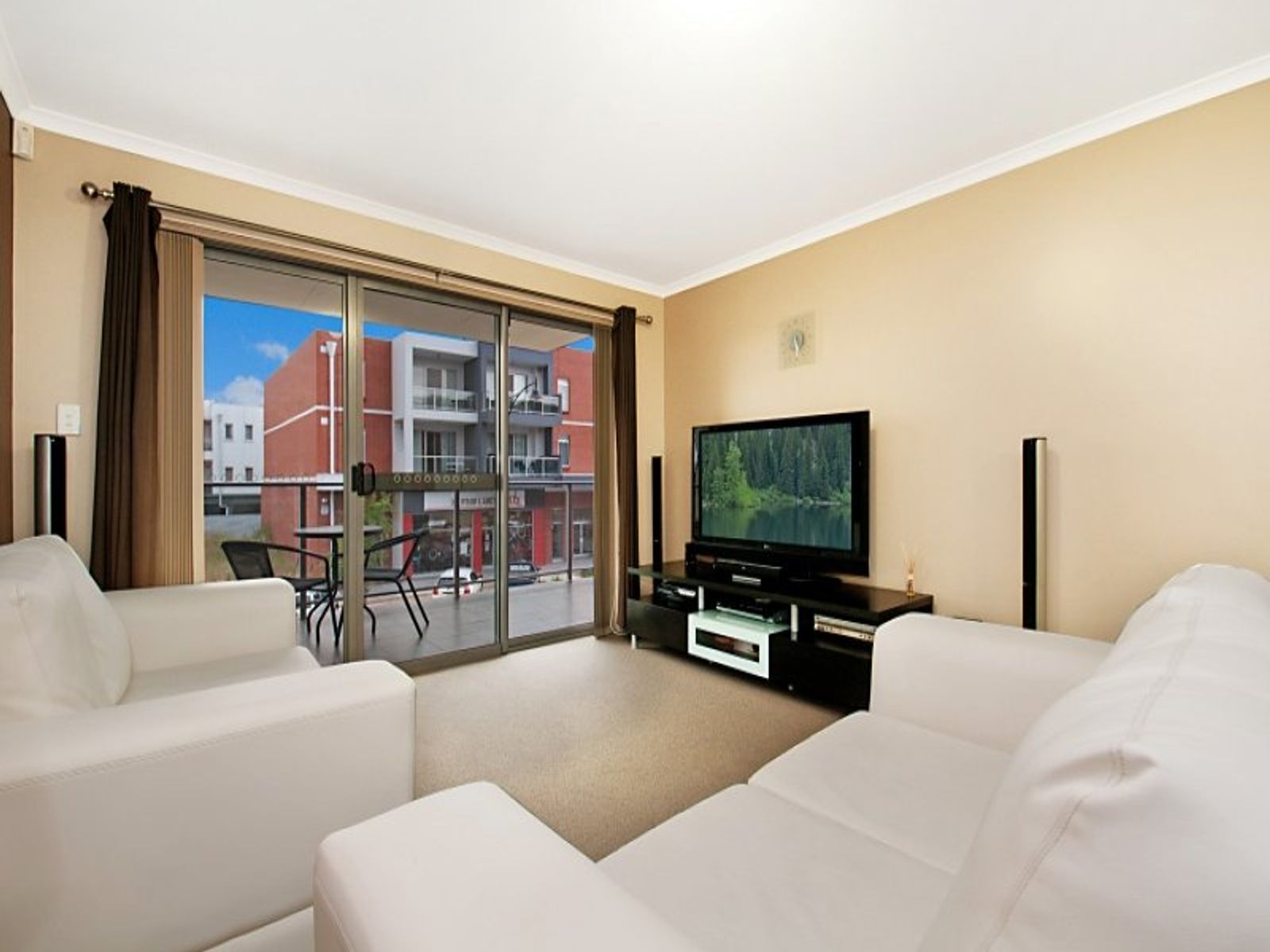 10/5, Mawson Lakes - Thumbnail 2