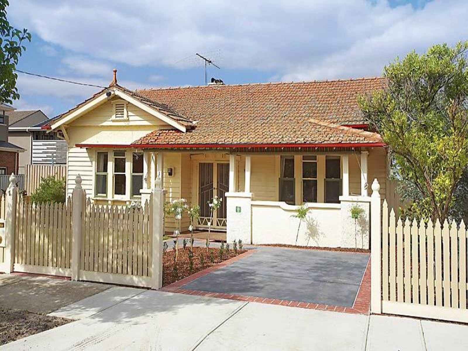 1 St Kinnord Street, Essendon - Thumbnail 2