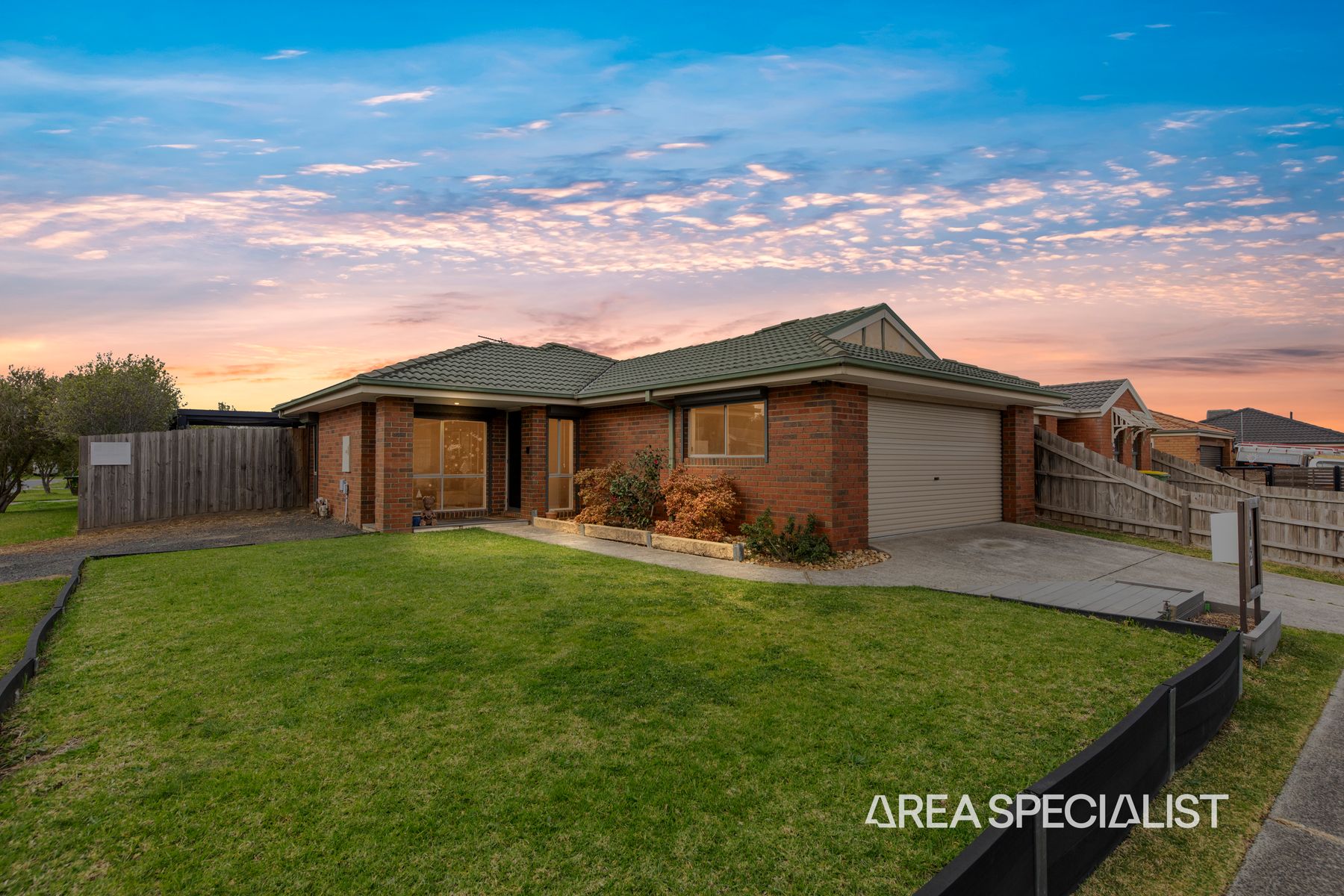 6 Sir Thomas Drive, Pakenham, VIC 3810, Pakenham - Thumbnail 2