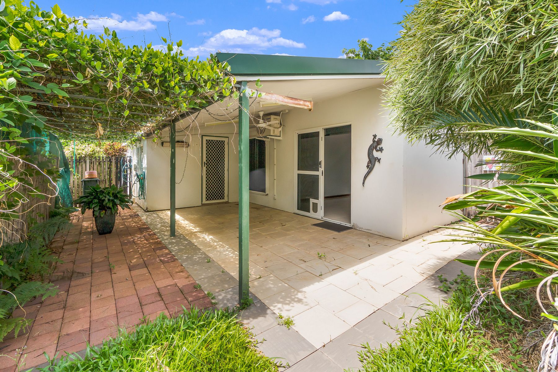 11/16 Mcguire Circuit, Moulden NT 0830