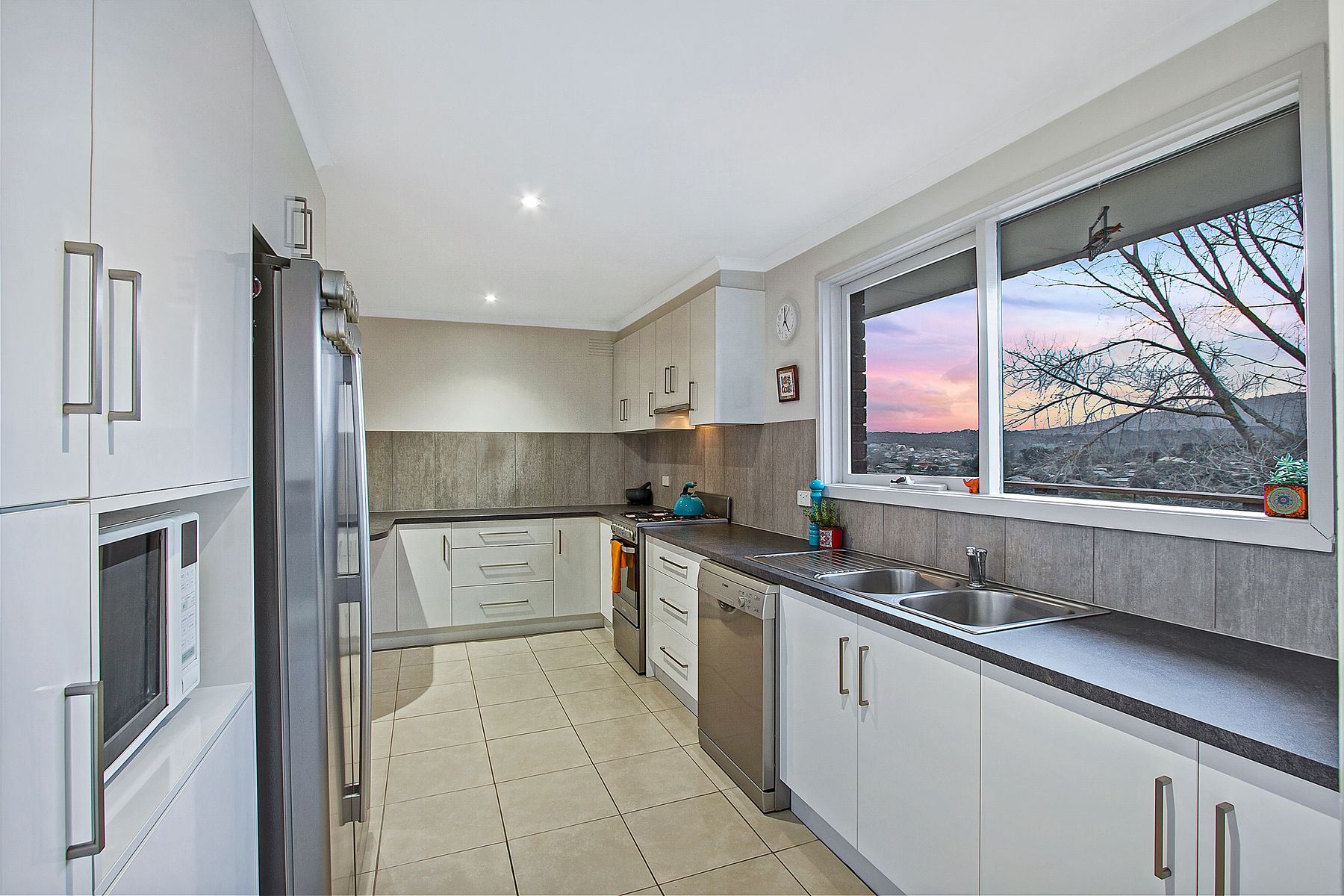 12 Struan Avenue, Mooroolbark - Thumbnail 4