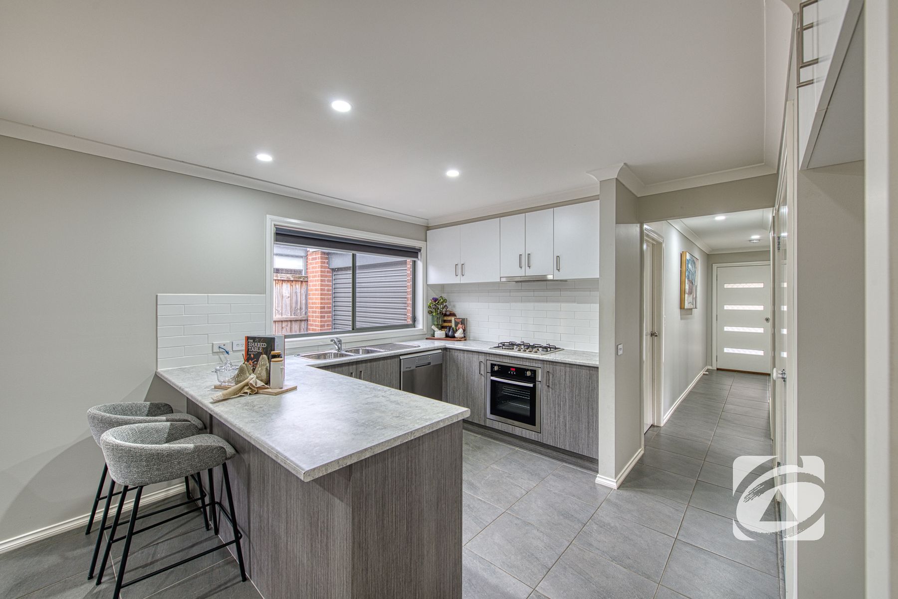 9 Basalt Drive, Clyde North VIC 3978, Clyde North - Thumbnail 2