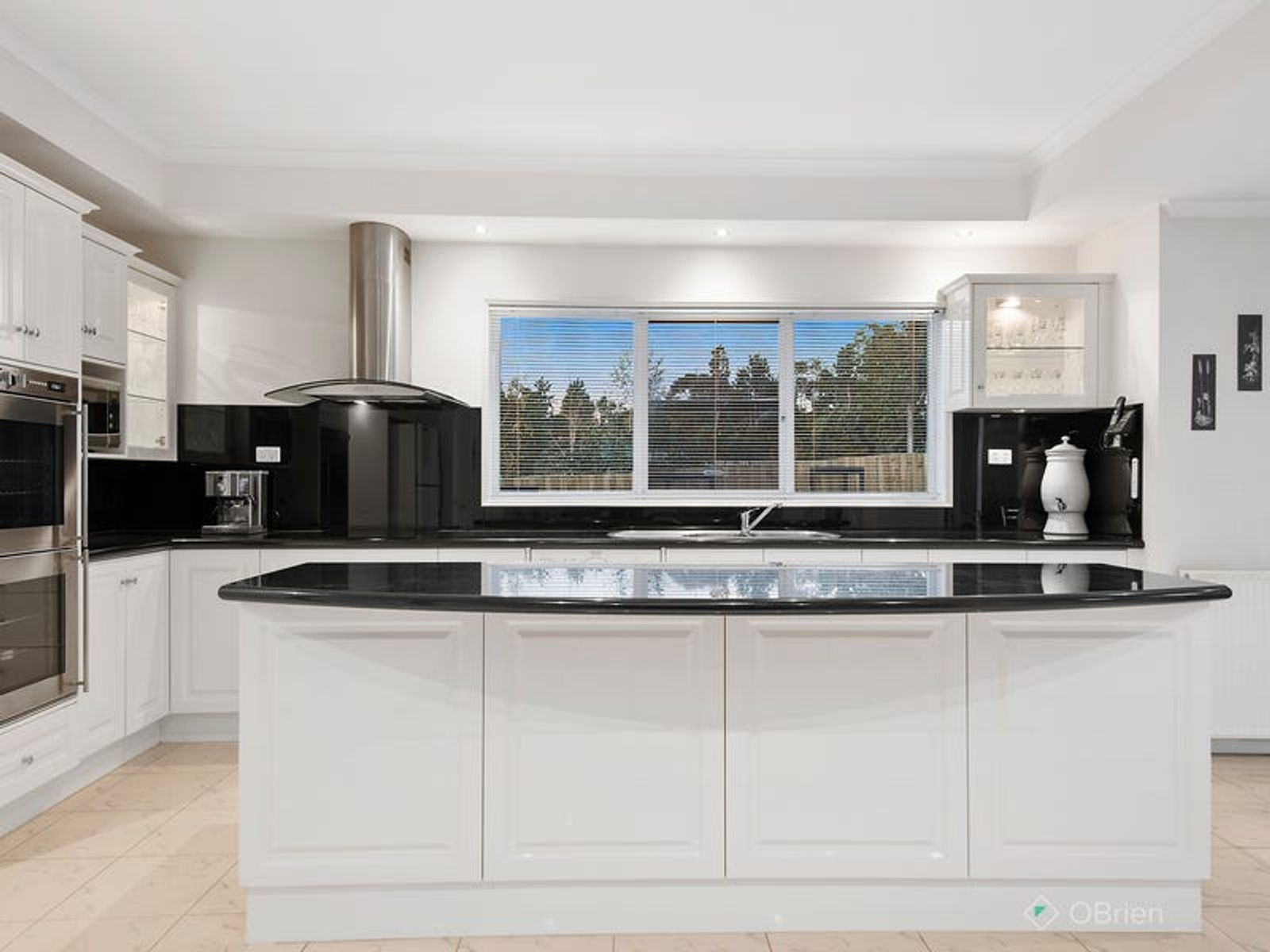 9 Fleming Close, Endeavour Hills, VIC 3802, Endeavour Hills - Thumbnail 2