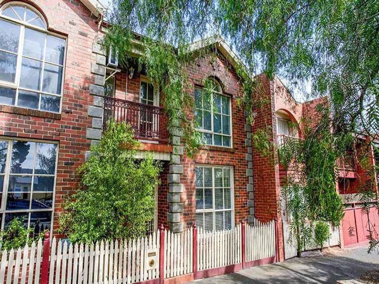 9 Smithfield Road, Kensington - Thumbnail 2