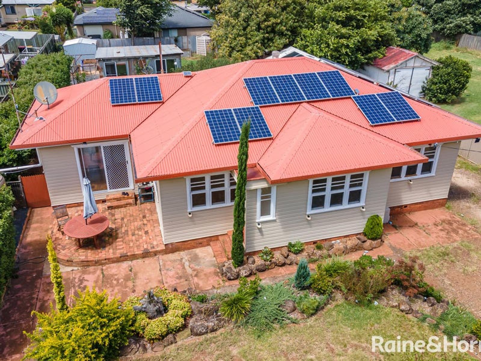 8 Phyllis Street, Harristown QLD 4350