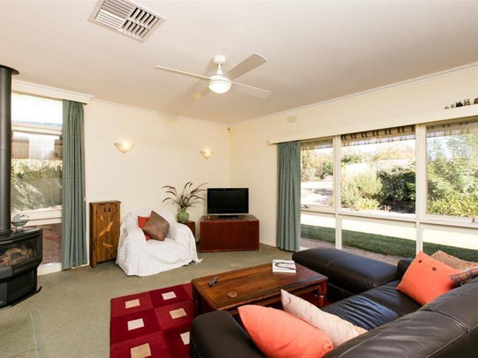 683 Cureton Avenue, Nichols Point - Thumbnail 2