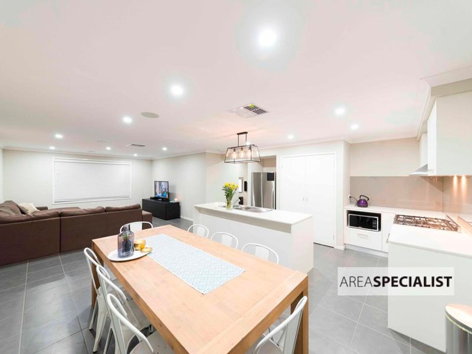 35 Mariposa Grove, Cranbourne, VIC 3977, Cranbourne - Thumbnail 4