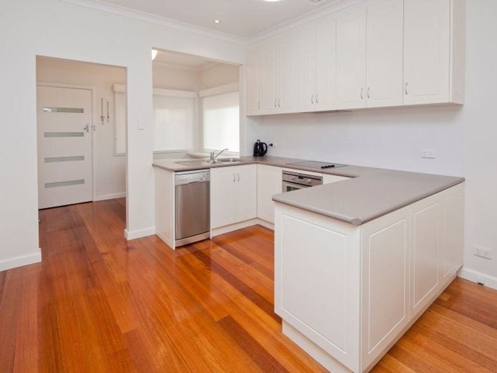 8 Sarona Street, Dandenong, VIC 3175, Dandenong - Thumbnail 5