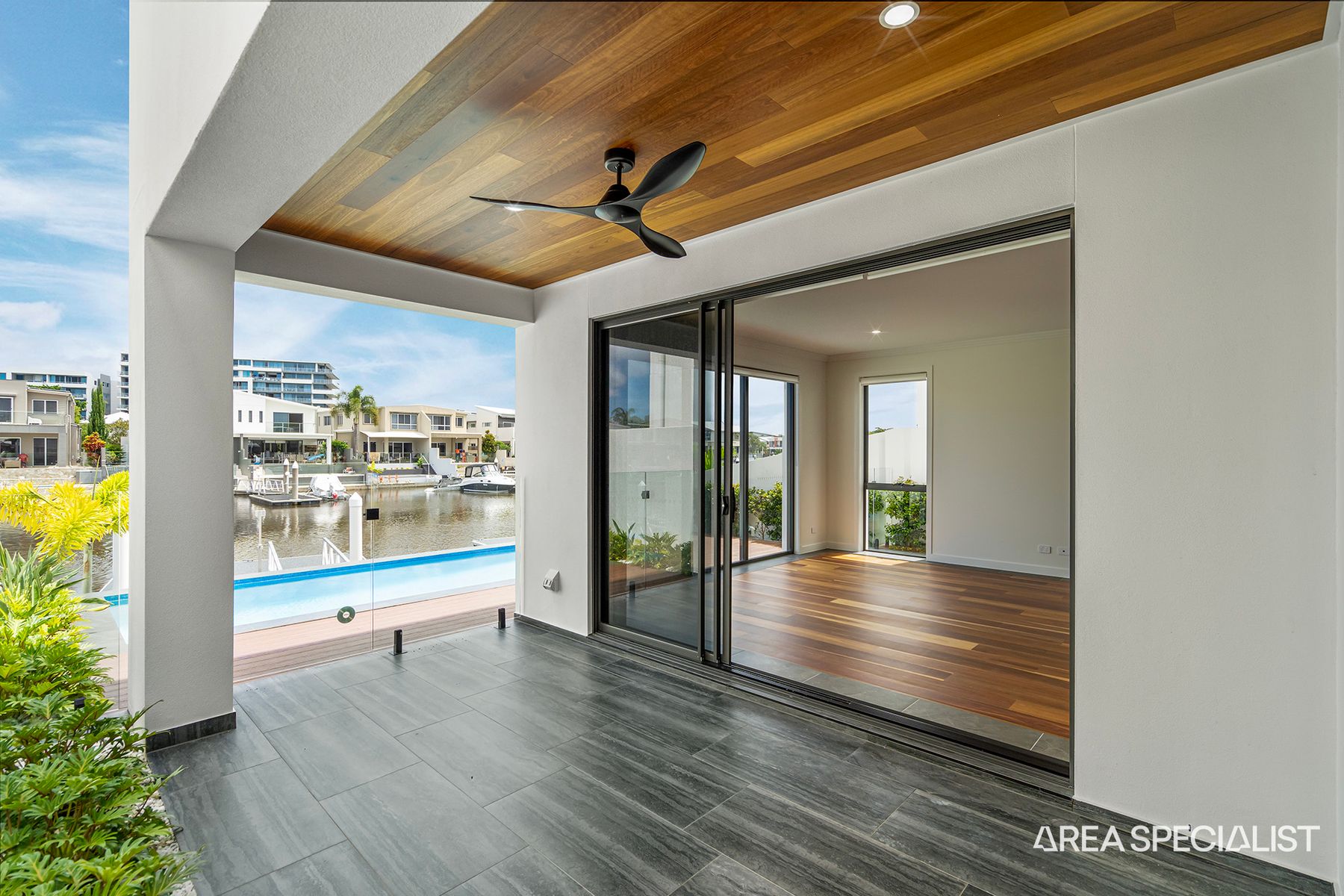 2 8 Middle Quay Dr, Biggera Waters QLD 4216, Alessia Tang(21)