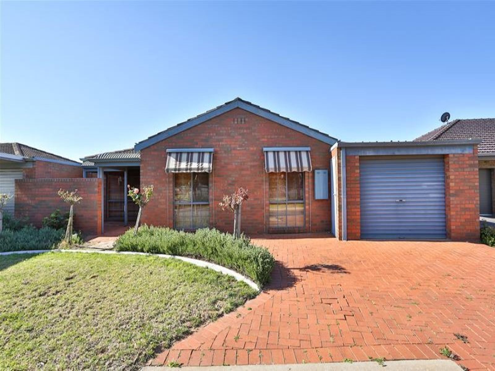 2/8 Semmens Crescent, Mildura - Image 1