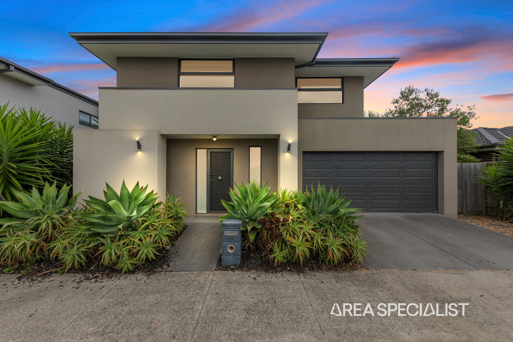 16 Mossey Crescent, Cranbourne East, VIC 3977, Cranbourne East - Thumbnail 2