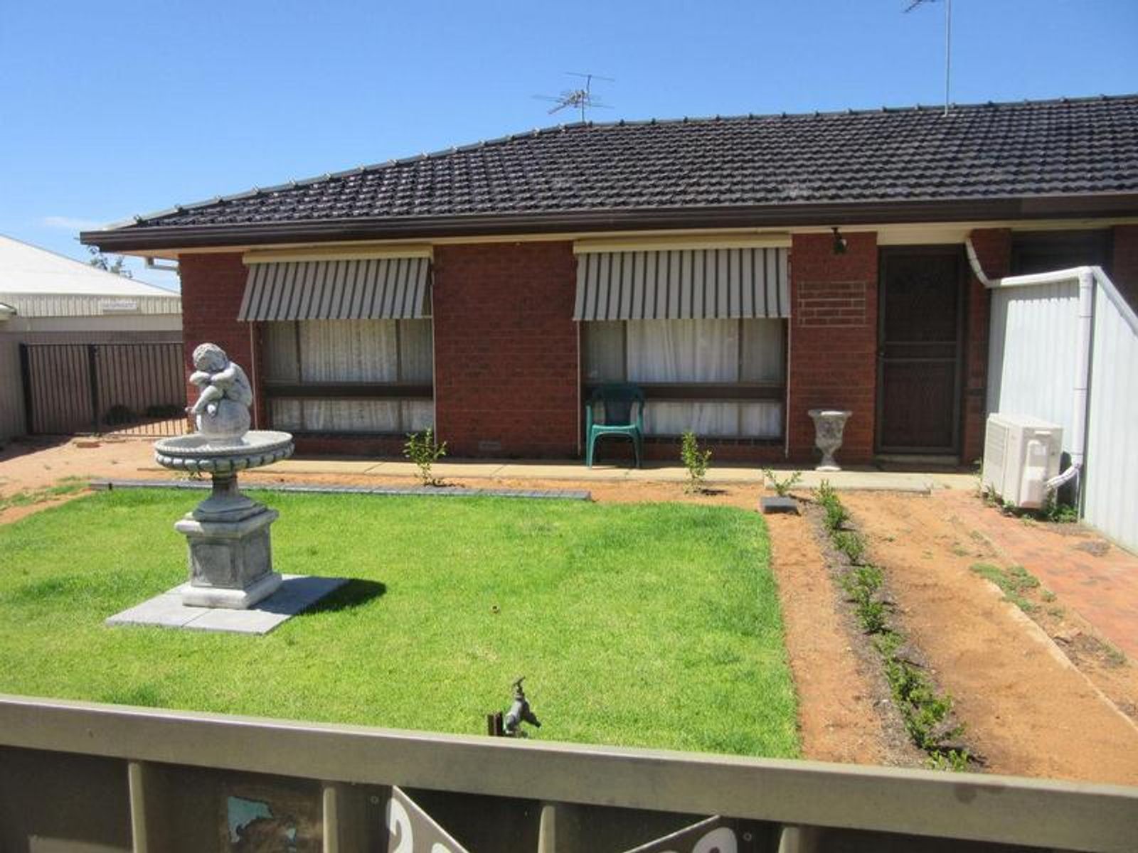 2/60 Box Street
