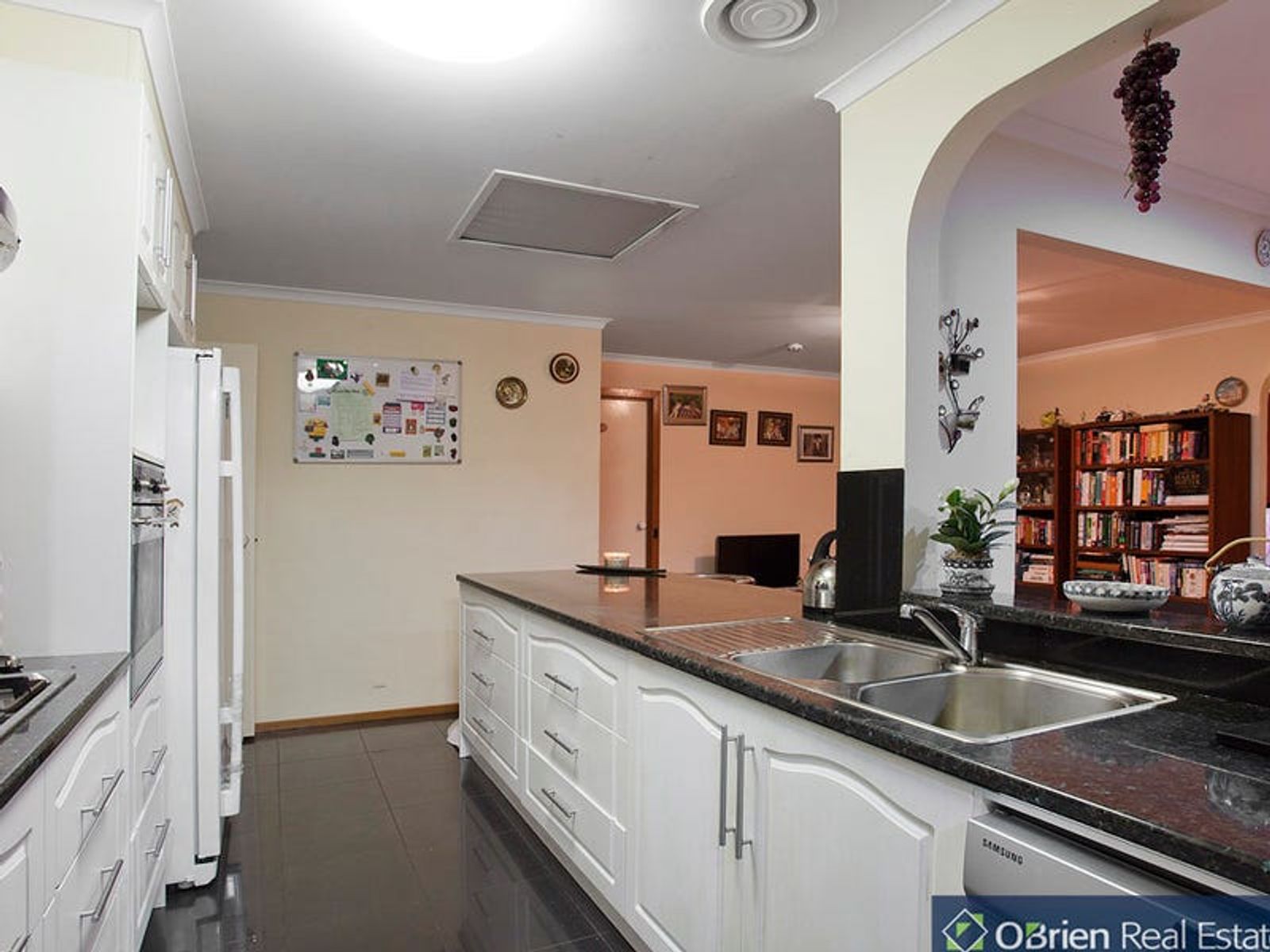 7 Axedale Crescent, Endeavour Hills, VIC 3802, Endeavour Hills - Thumbnail 2