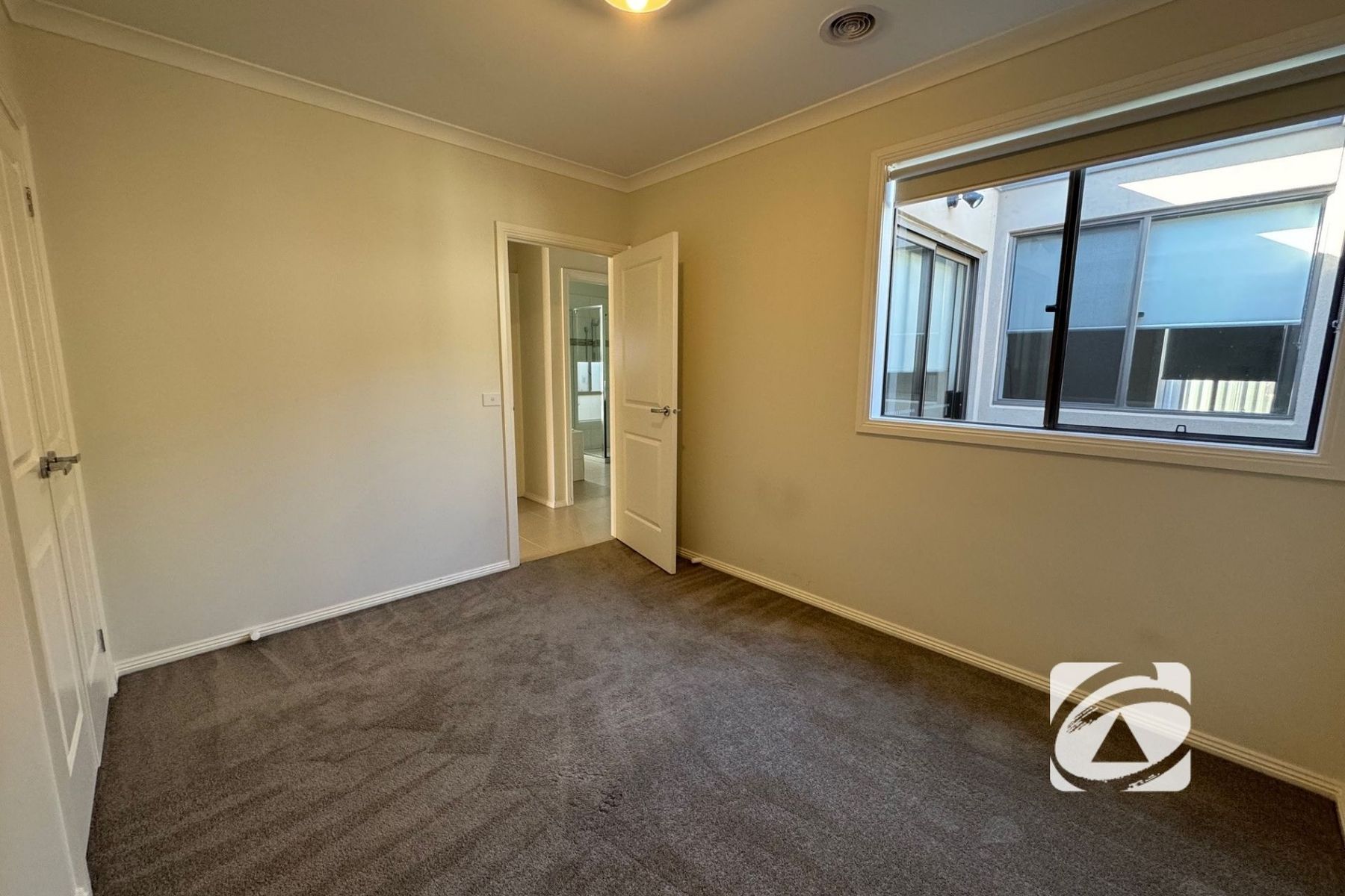 16 Godfrey Avenue, Cranbourne East VIC 3977, Cranbourne East - Thumbnail 4