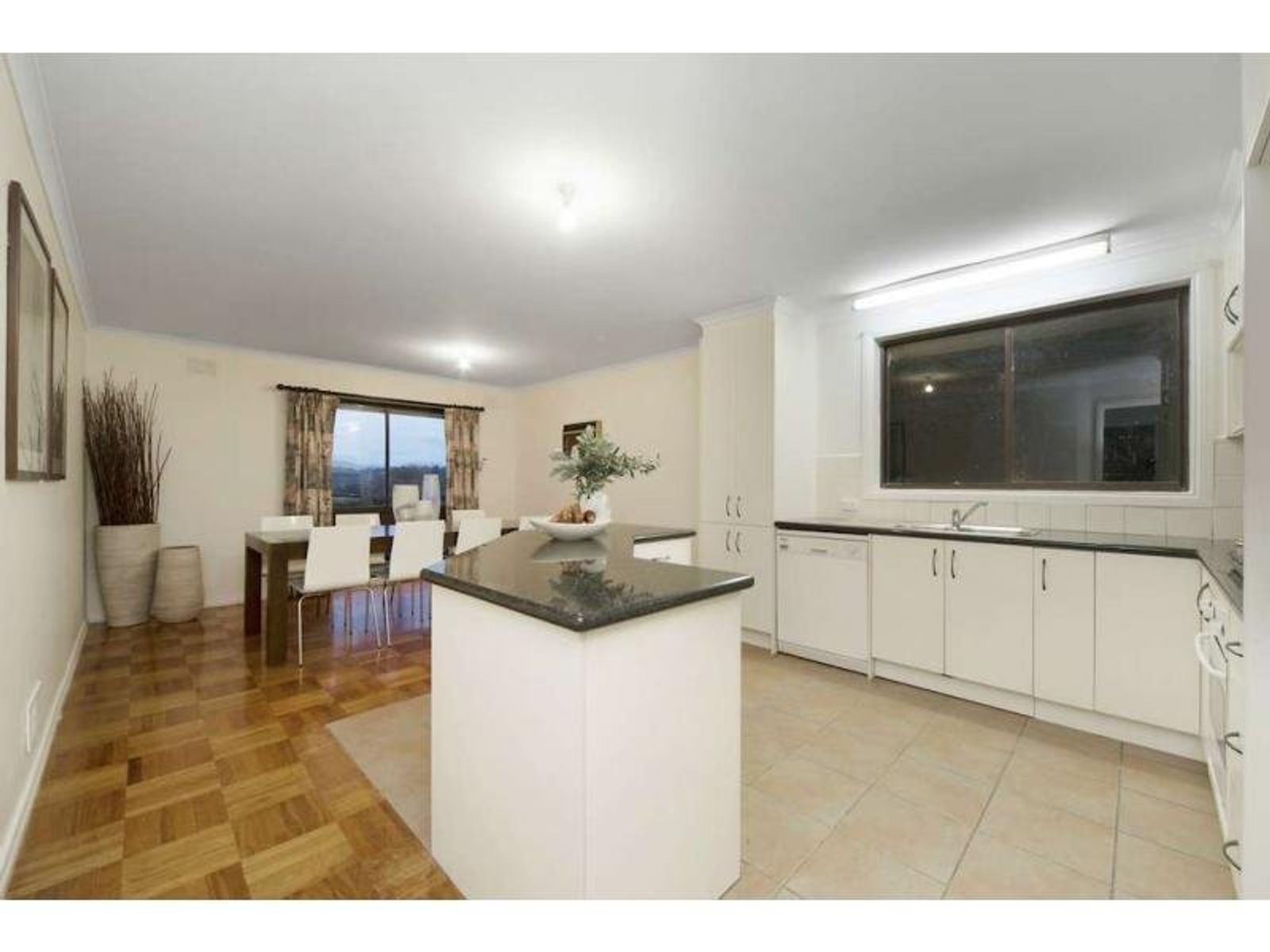 12 Monteith Crescent, Endeavour Hills, VIC 3802, Endeavour Hills - Thumbnail 2