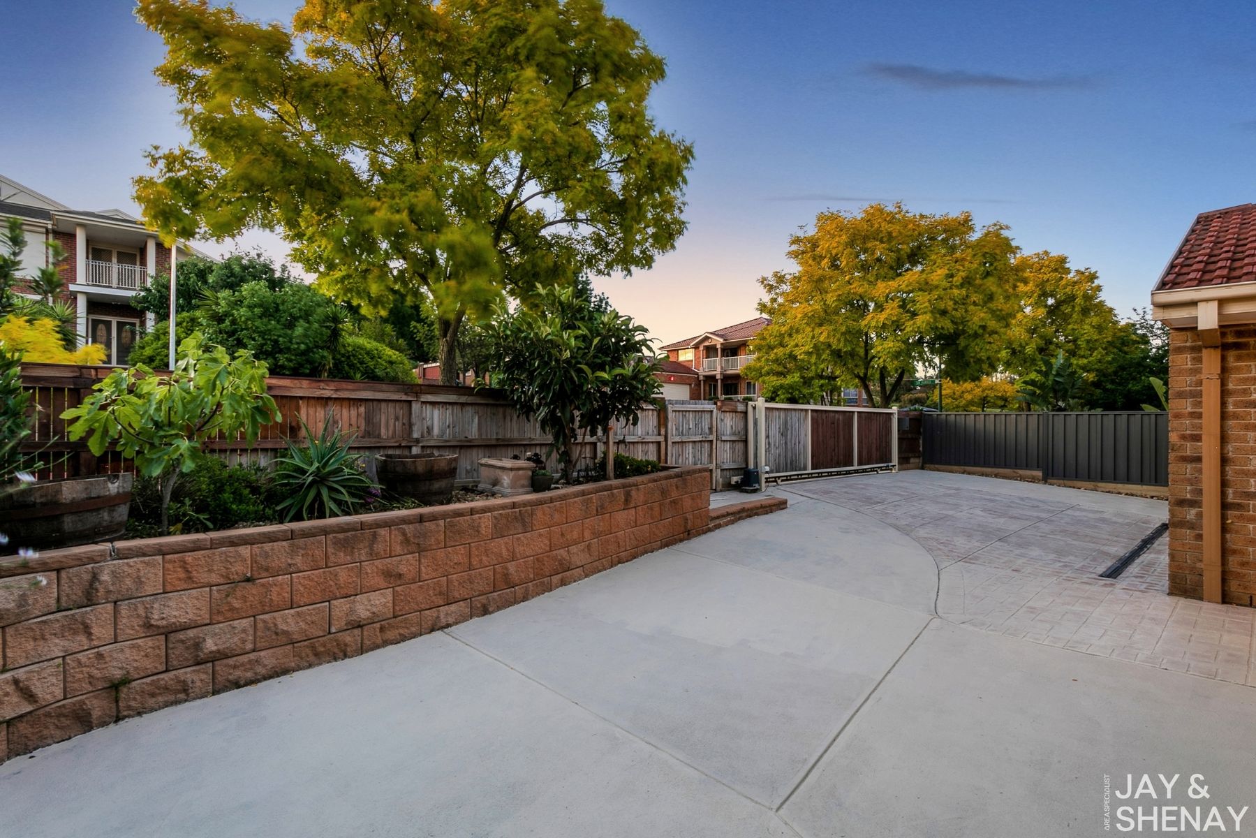 27 Lawson Way, Endeavour Hills, VIC 3802, Endeavour Hills - Thumbnail 2
