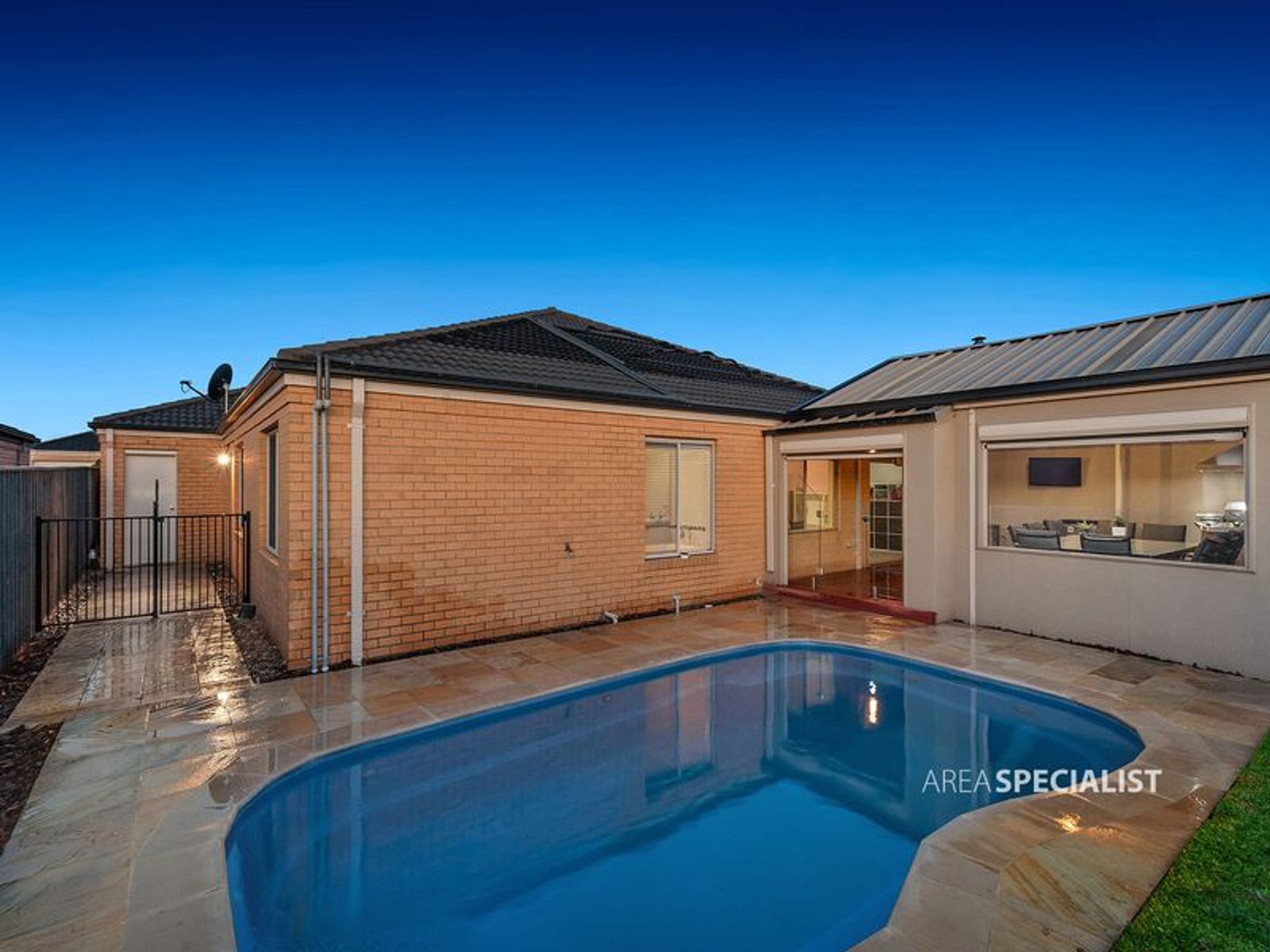 9 Flametree Circuit, Cranbourne, VIC 3977, Cranbourne - Thumbnail 2