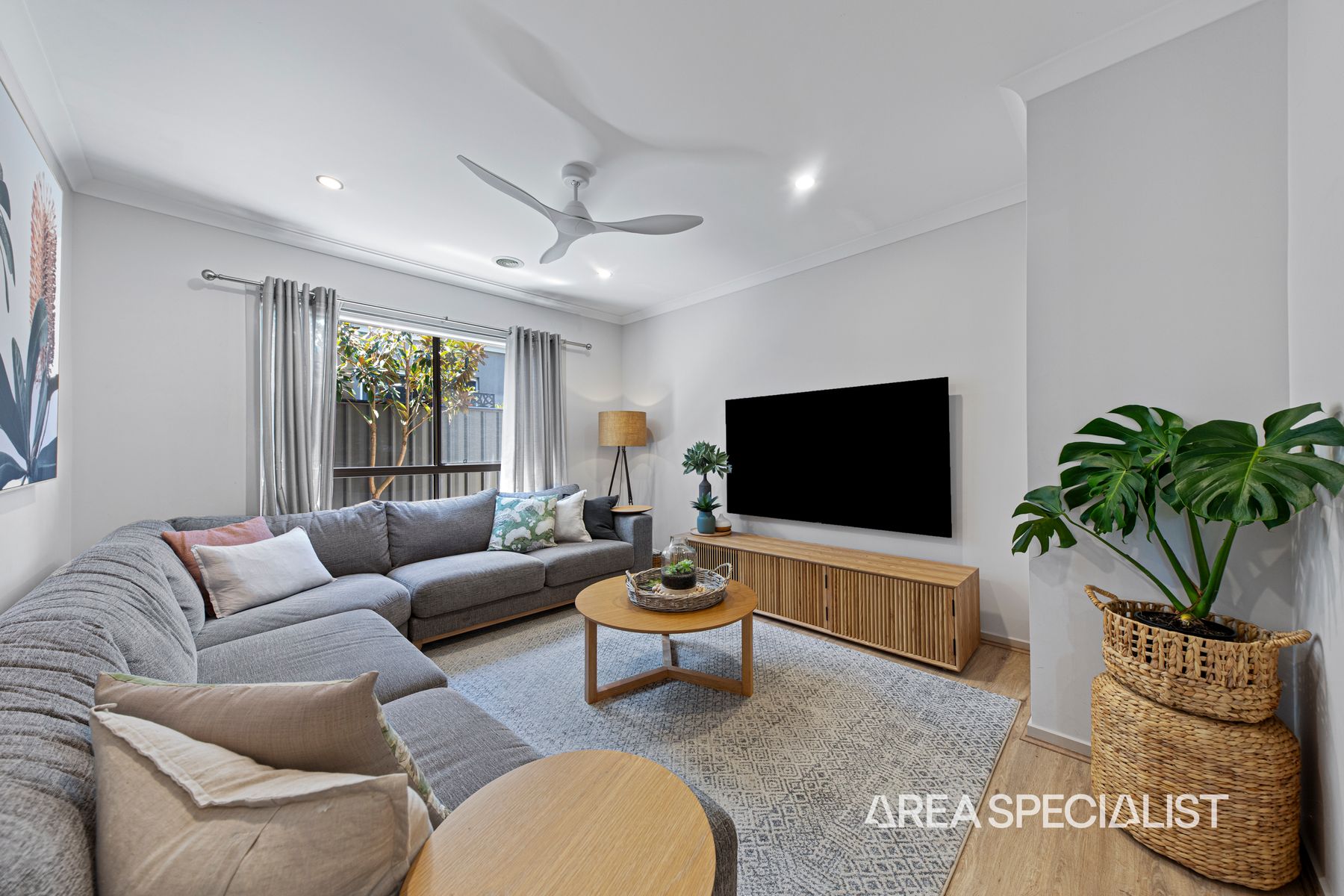 12 Half Moon Crescent, Pakenham, VIC 3810, Pakenham - Thumbnail 4