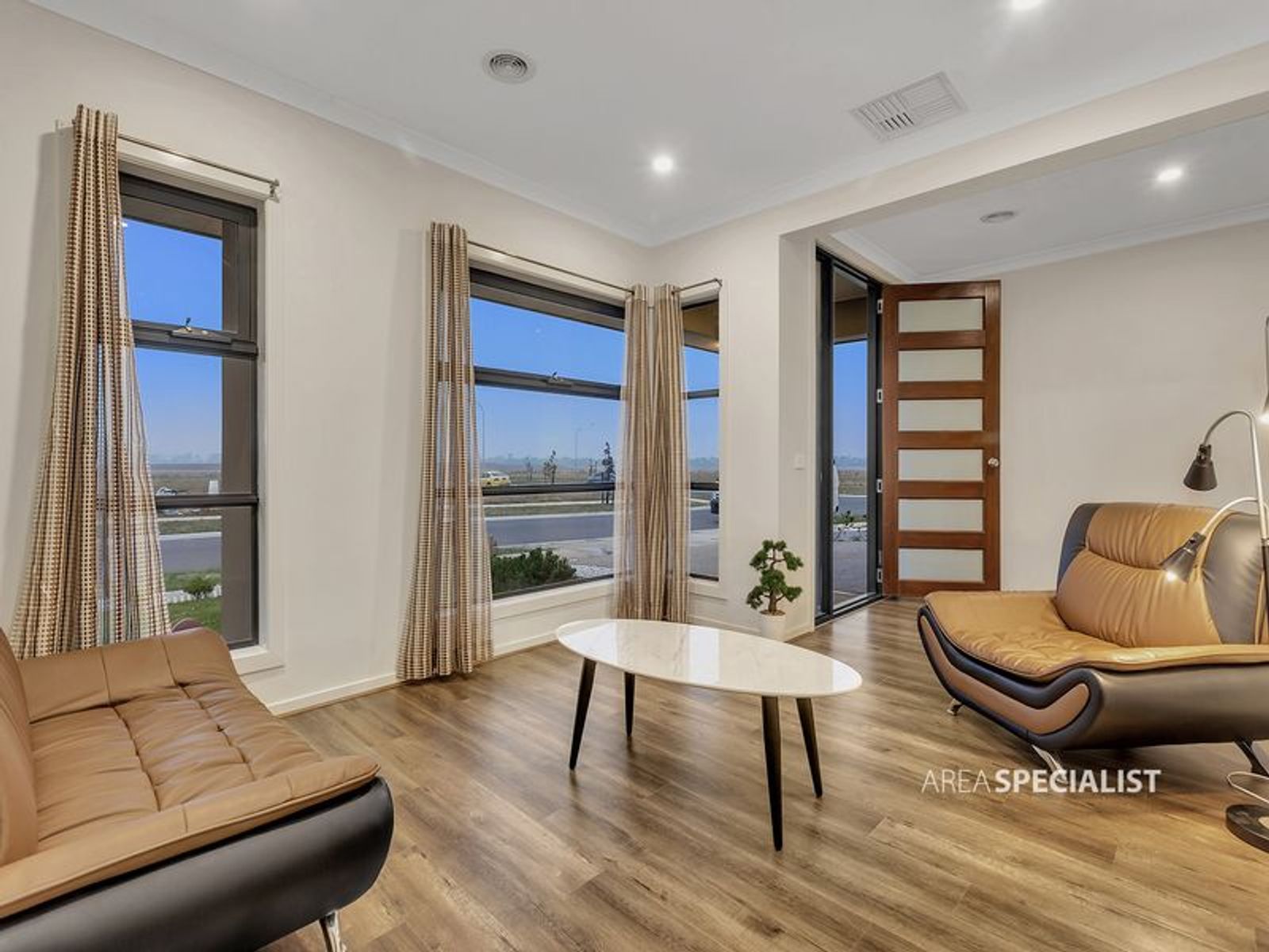 28 Guisard Way, Clyde North, VIC 3978, Clyde North - Thumbnail 2