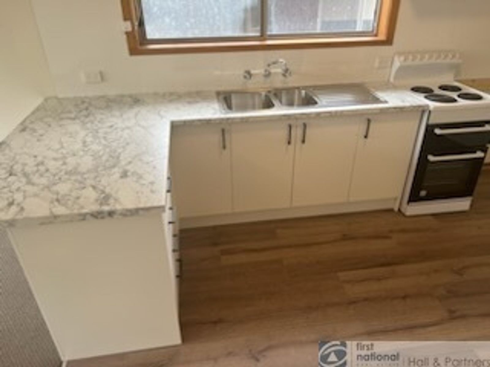 2/28 Windsor Avenue, Warragul VIC 3820, Warragul - Thumbnail 2