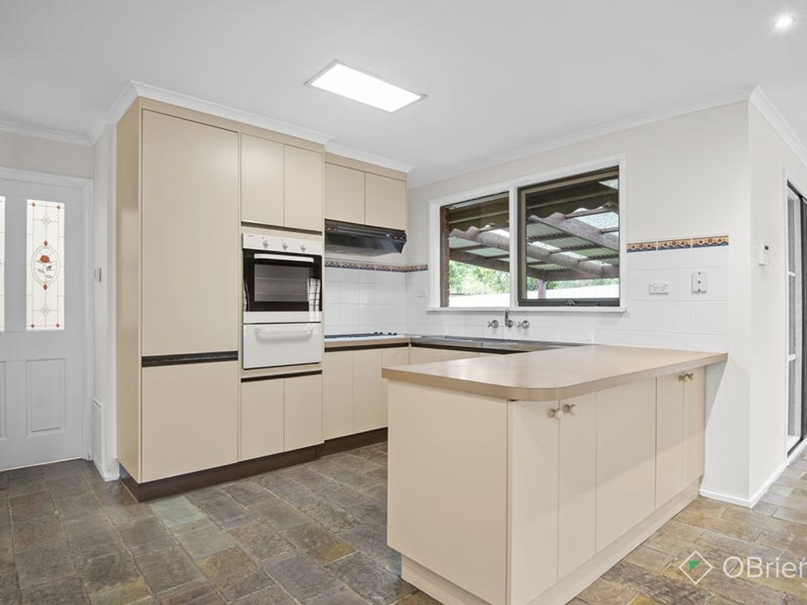 2 Dee Court, Endeavour Hills, VIC 3802, Endeavour Hills - Thumbnail 3