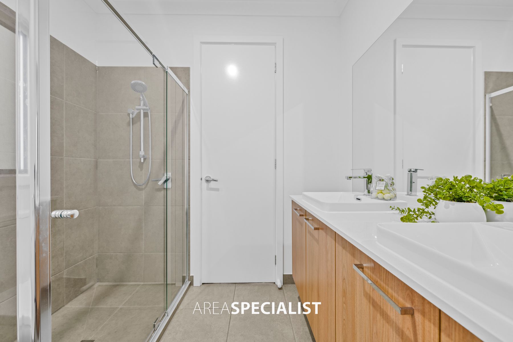 54 Guru Boulevard, Lynbrook, Lynbrook - Thumbnail 6