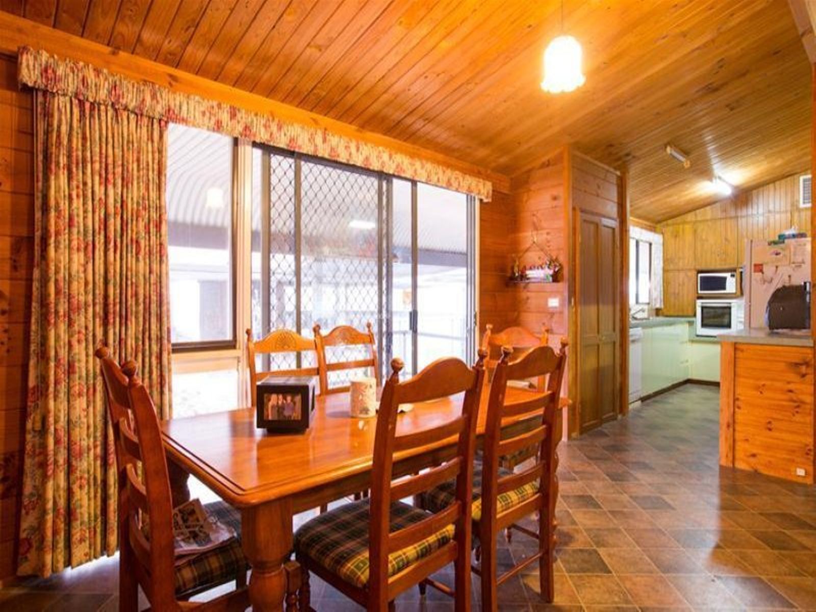 716 Cureton Avenue, Nichols Point - Thumbnail 5