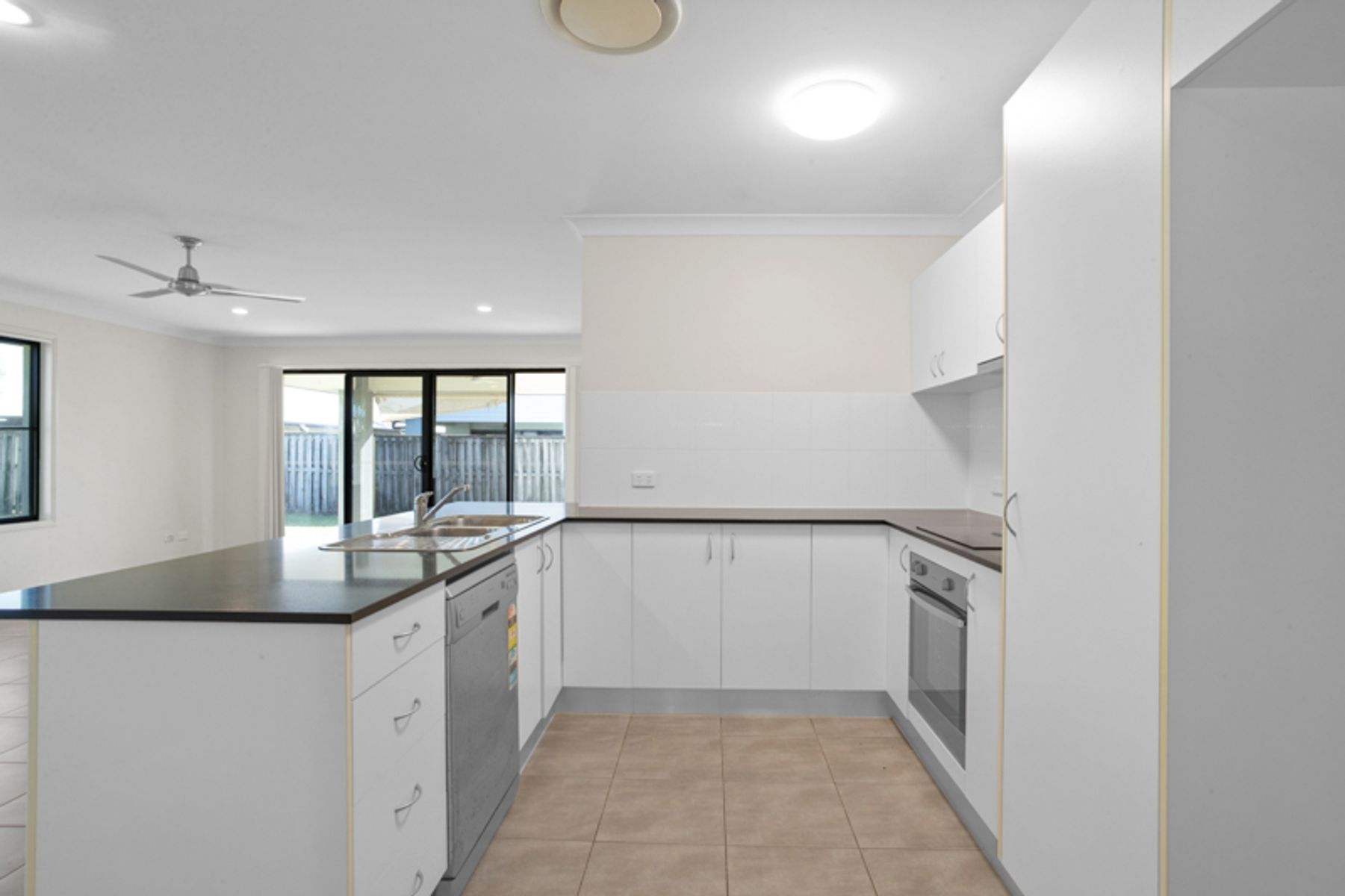 44 Miami Terrace, Blacks Beach QLD 4740, Blacks Beach - Thumbnail 2