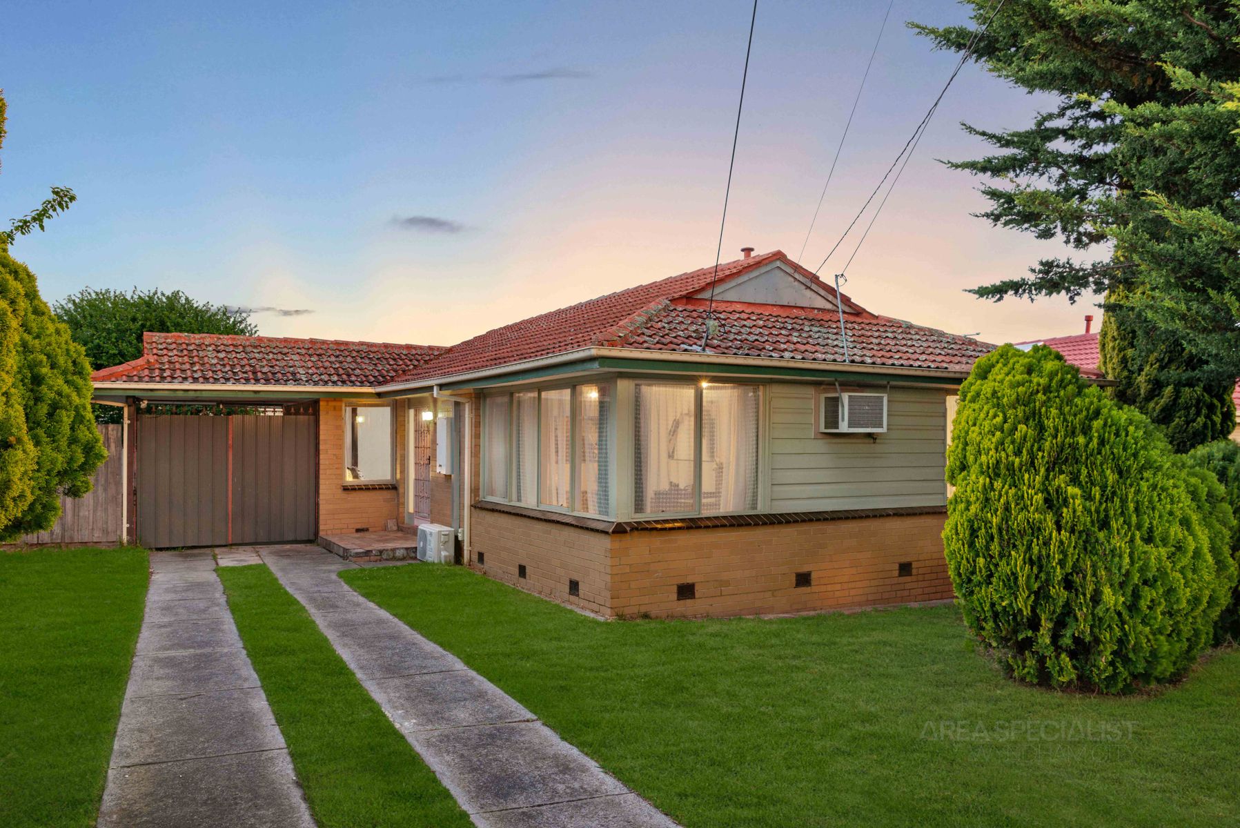 10 Highcombe Crescent, St Albans, VIC 3021, St Albans - Thumbnail 2