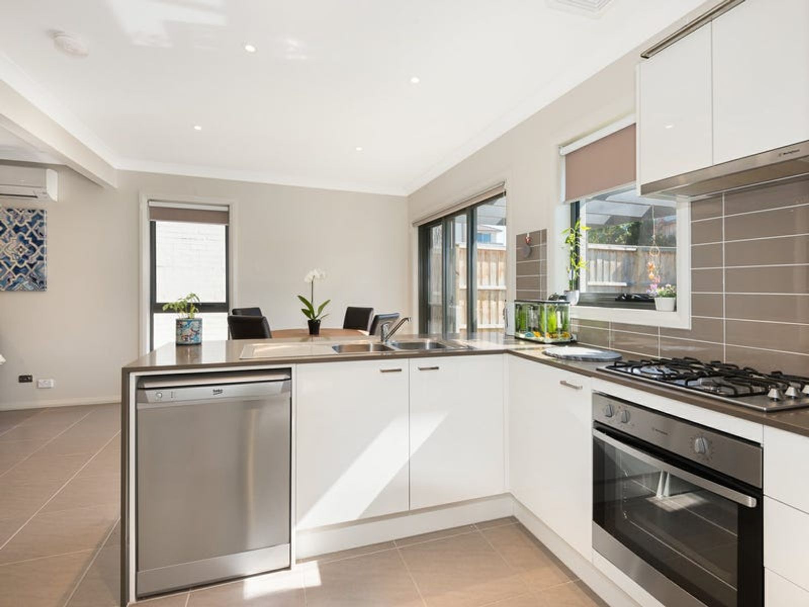 20 Regalia Crescent, Glenfield NSW 2167