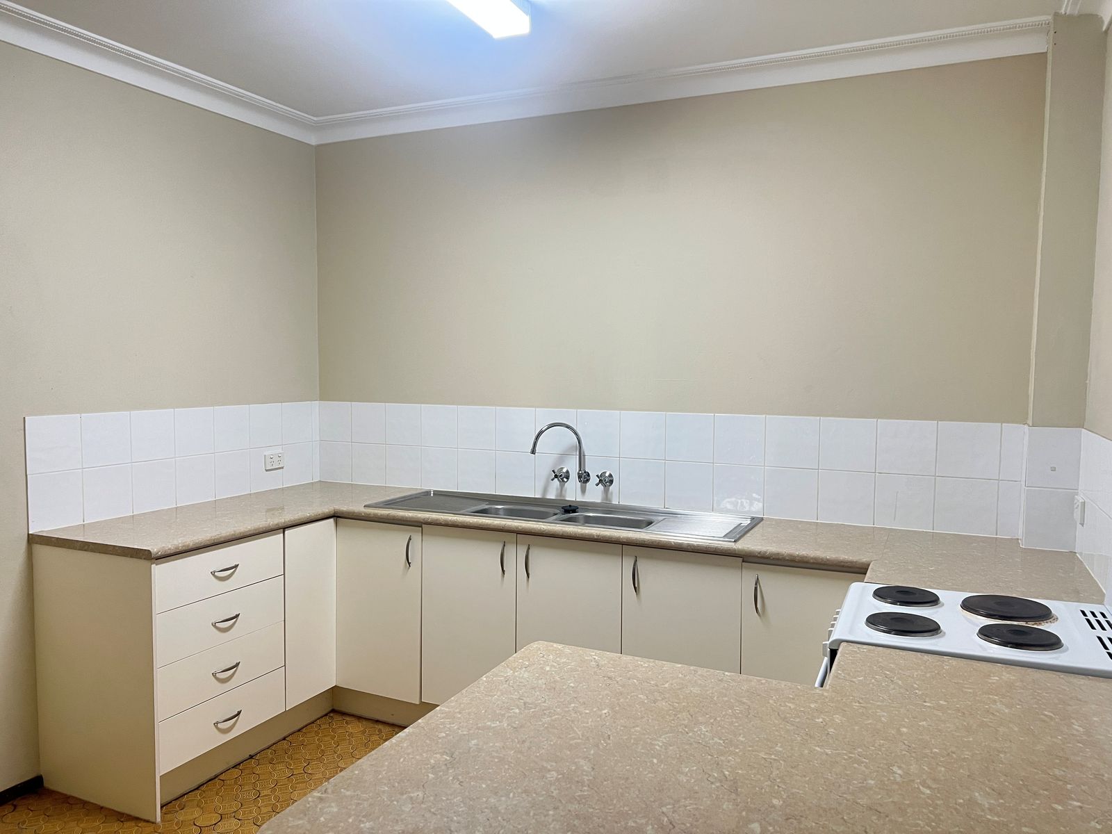 4/1 Burra Street, Surfers Paradise QLD 4217, Surfers Paradise - Thumbnail 2