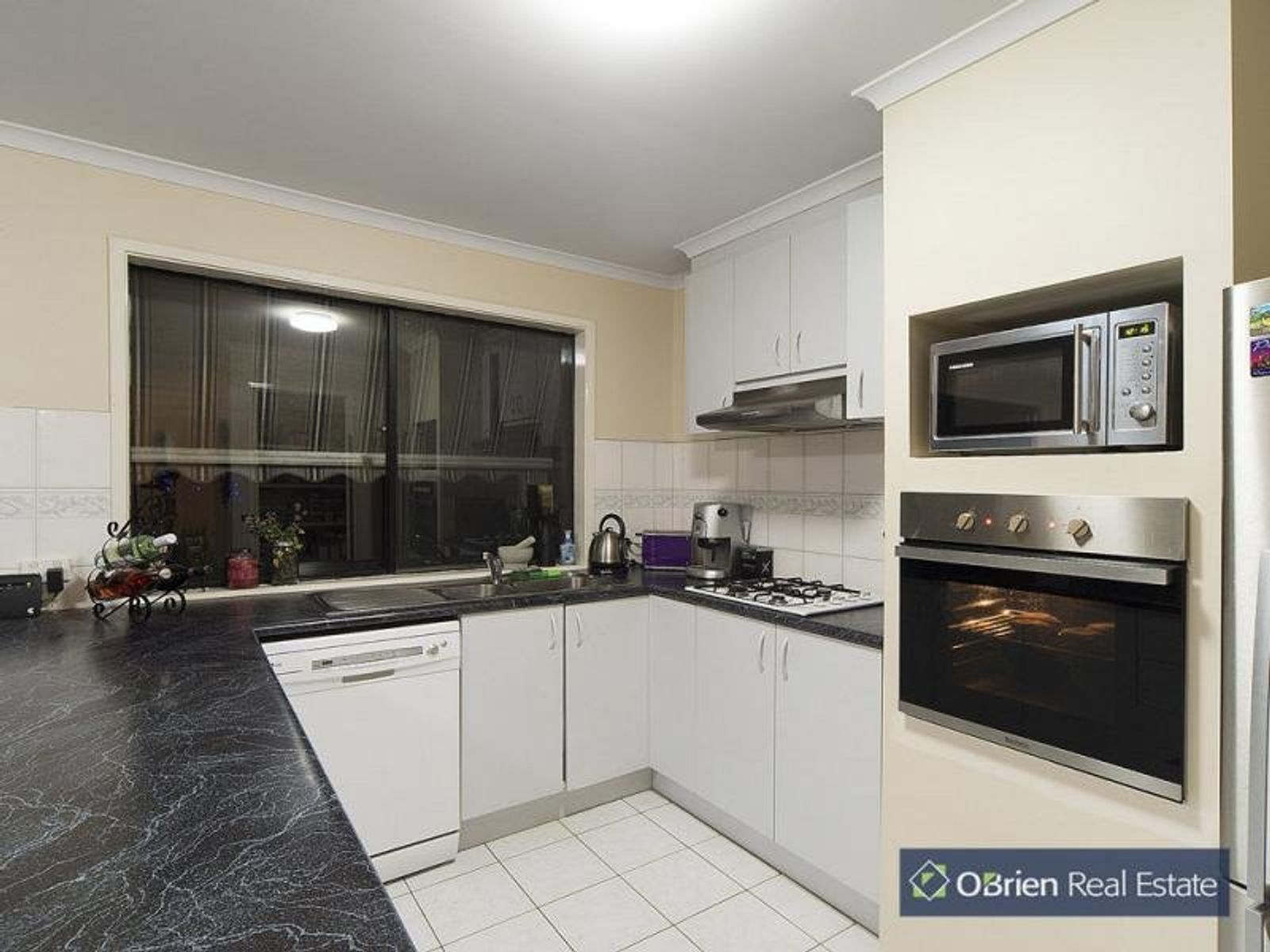 27 Sandalwood Drive, Narre Warren, VIC 3805, Narre Warren - Thumbnail 2