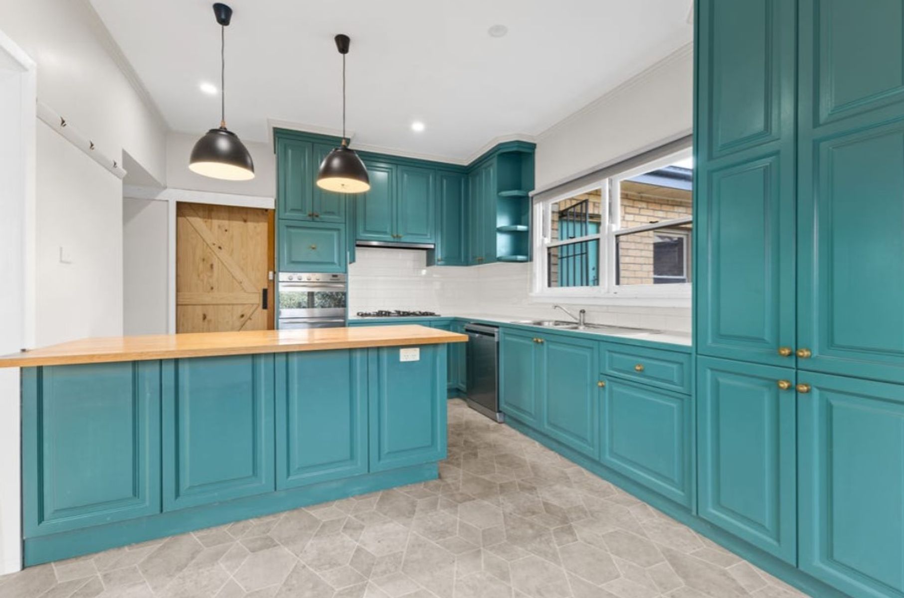 2 Ambrose Avenue, Traralgon VIC 3844, Traralgon - Thumbnail 2