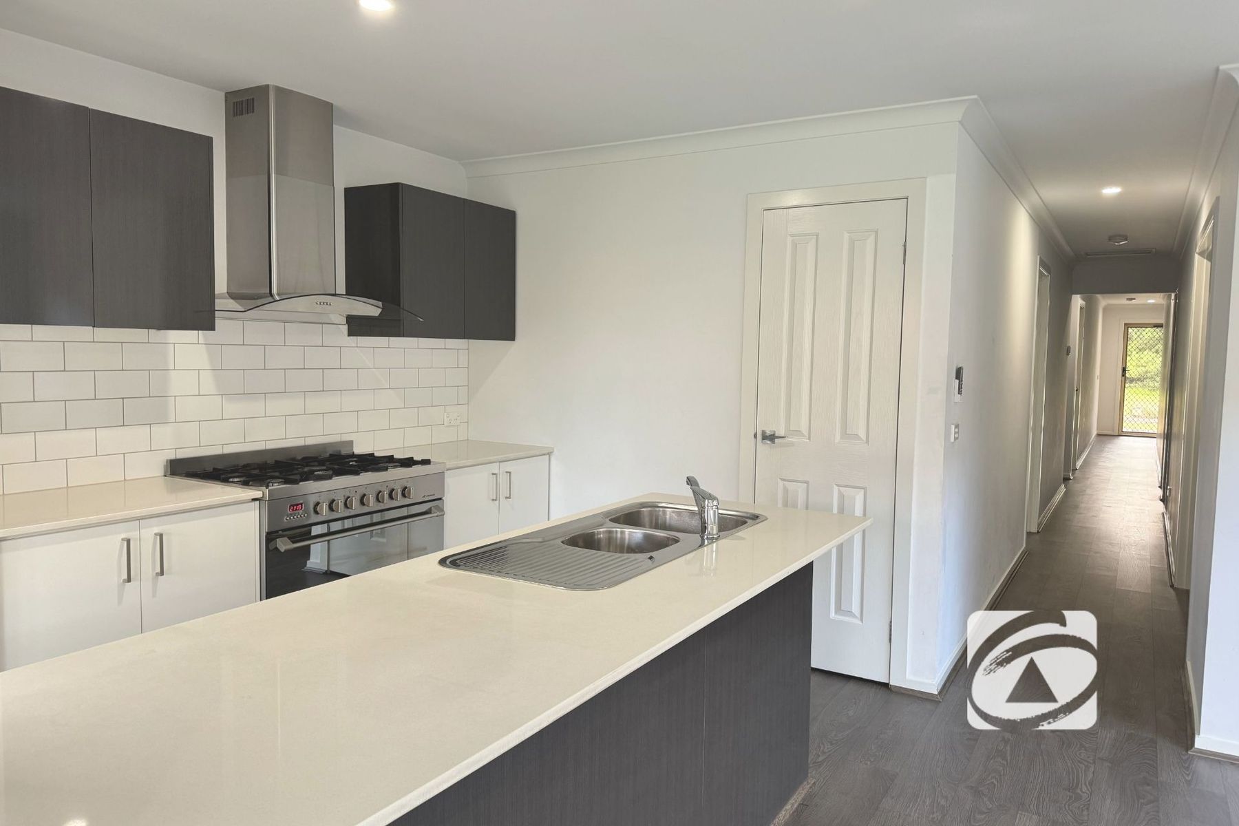 47 Pinnacle Drive, Pakenham VIC 3810, Pakenham - Thumbnail 3