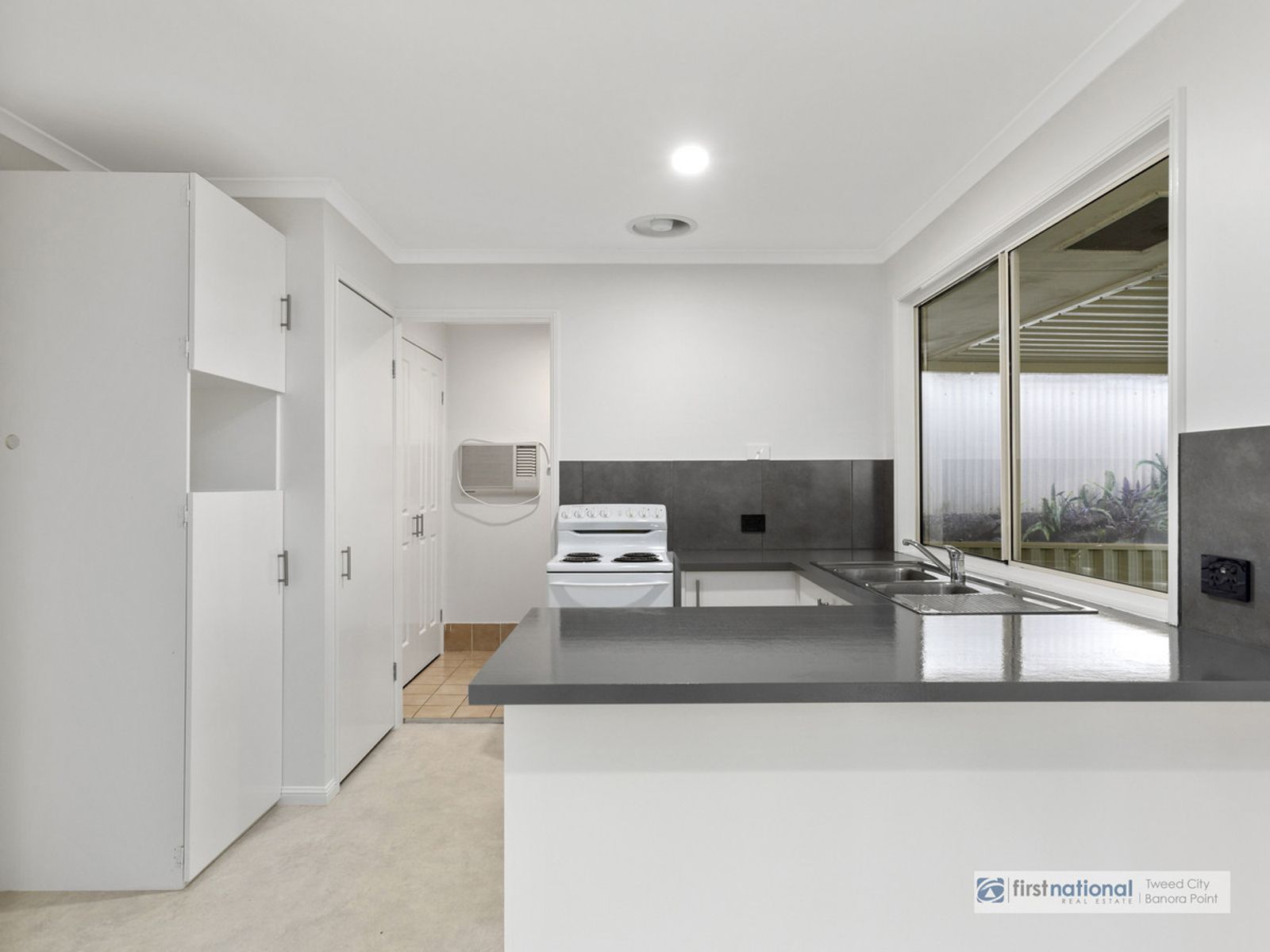 11 Lakeview Parade, Tweed Heads South NSW 2486