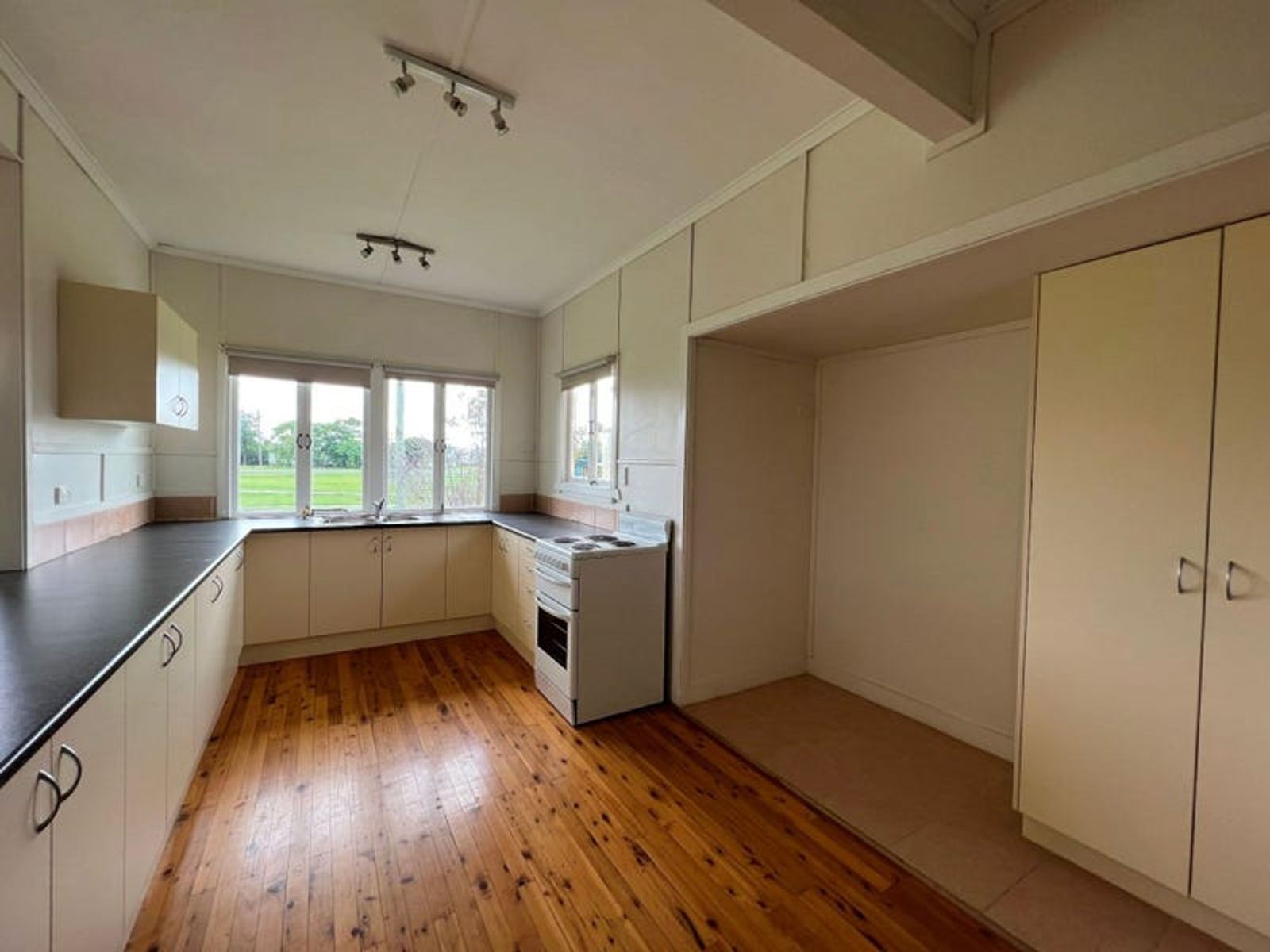 8 East St, Wandoan QLD 4419, Wandoan - Thumbnail 5