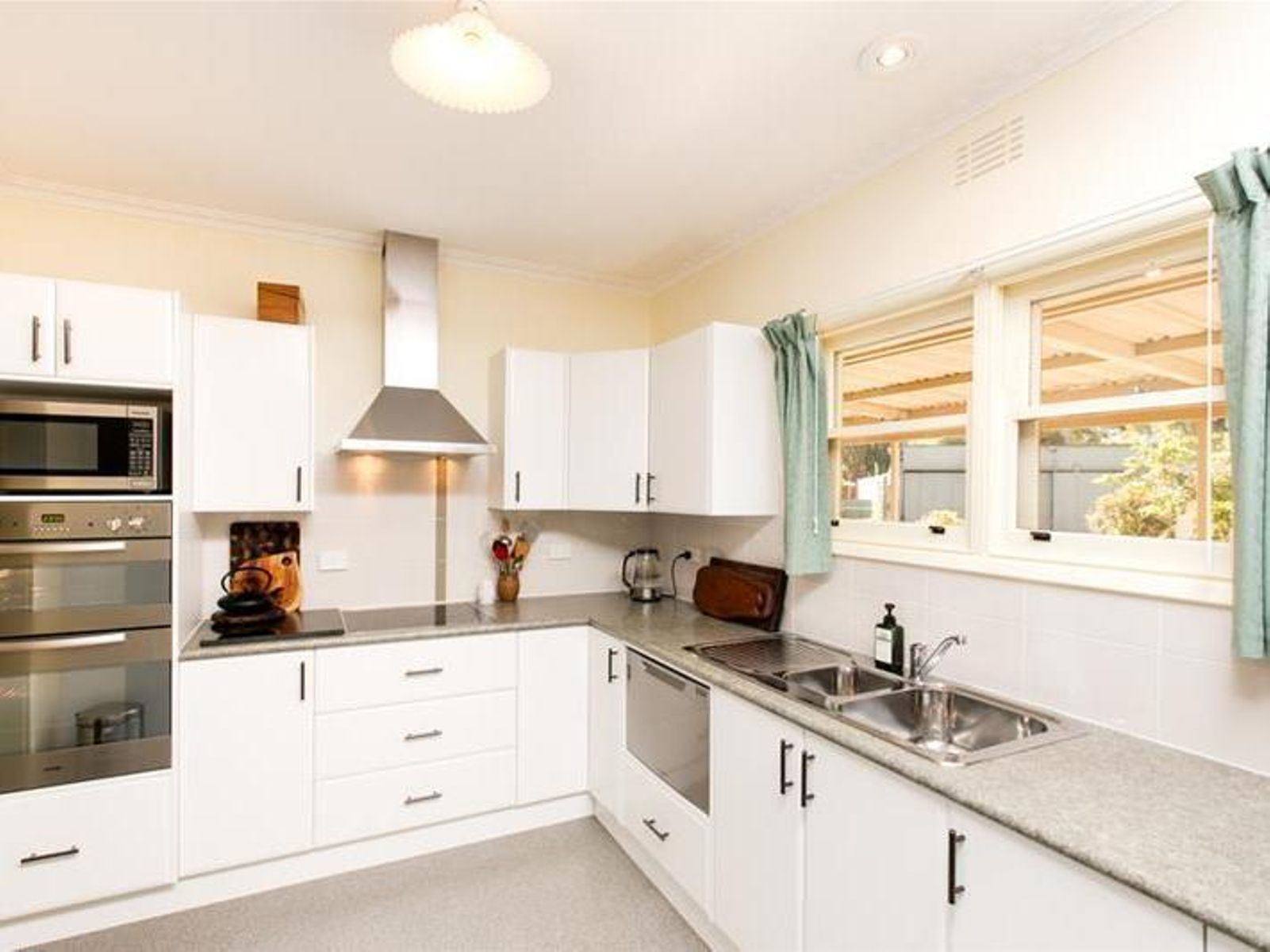 683 Cureton Avenue, Nichols Point - Thumbnail 4
